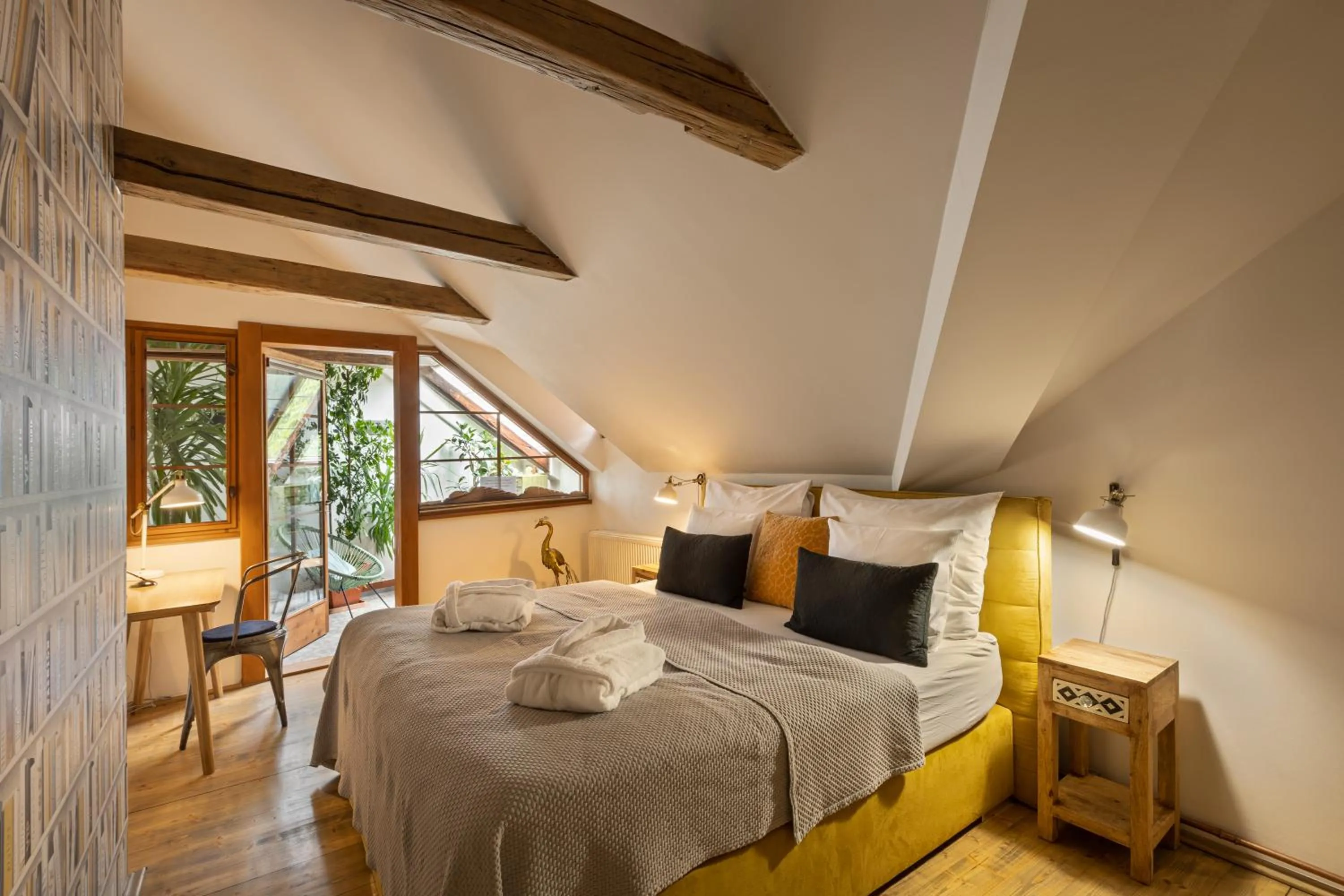 Bohemian Chic 2 Bedroom 2 Bathroom Loft with Hanging Chair