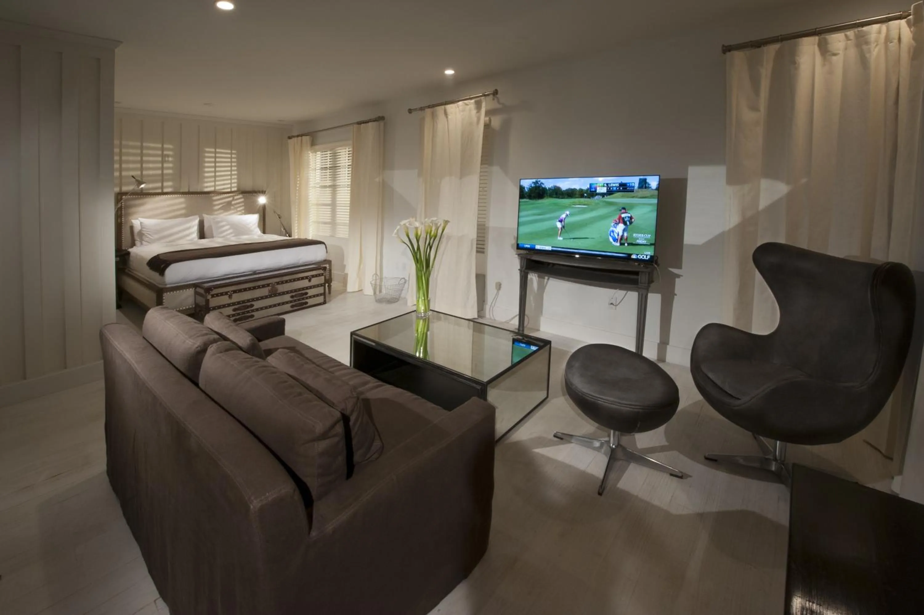 Seating area, Bed in Shepley South Beach Hotel