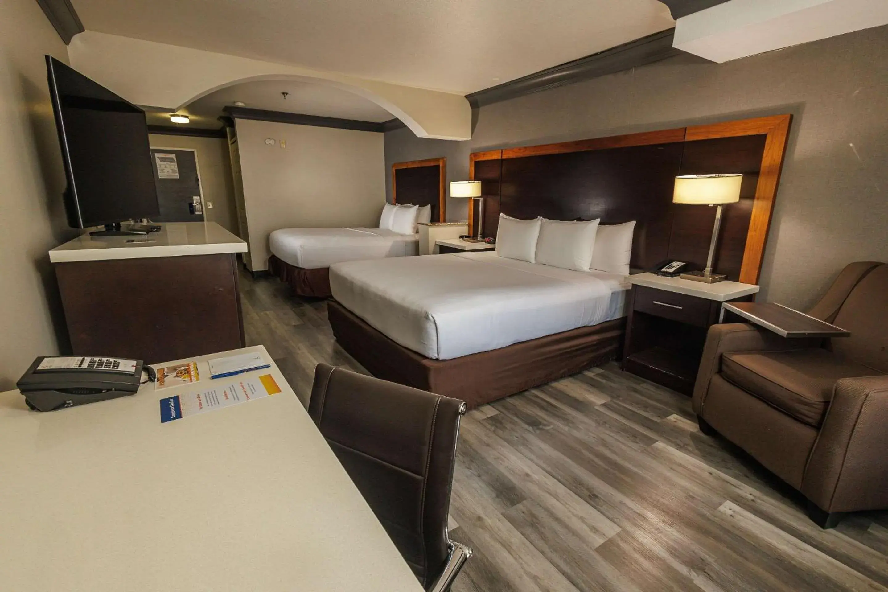 Bedroom, Bed in Comfort Inn & Suites Near Universal - N Hollywood - Burbank Bedroom, Bed in Comfort Inn & Suites Near Universal - N Hollywood - Burbank