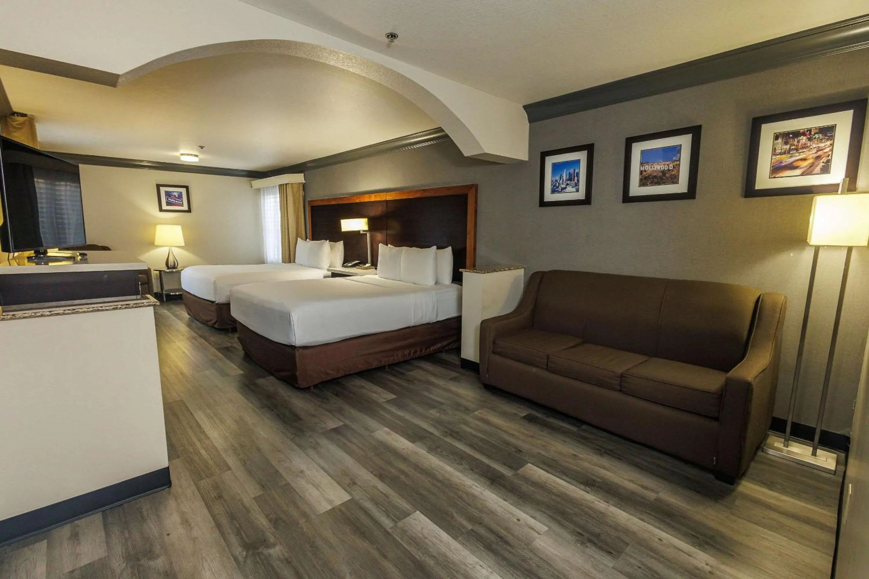 Bedroom, Bed in Comfort Inn & Suites Near Universal - N Hollywood - Burbank