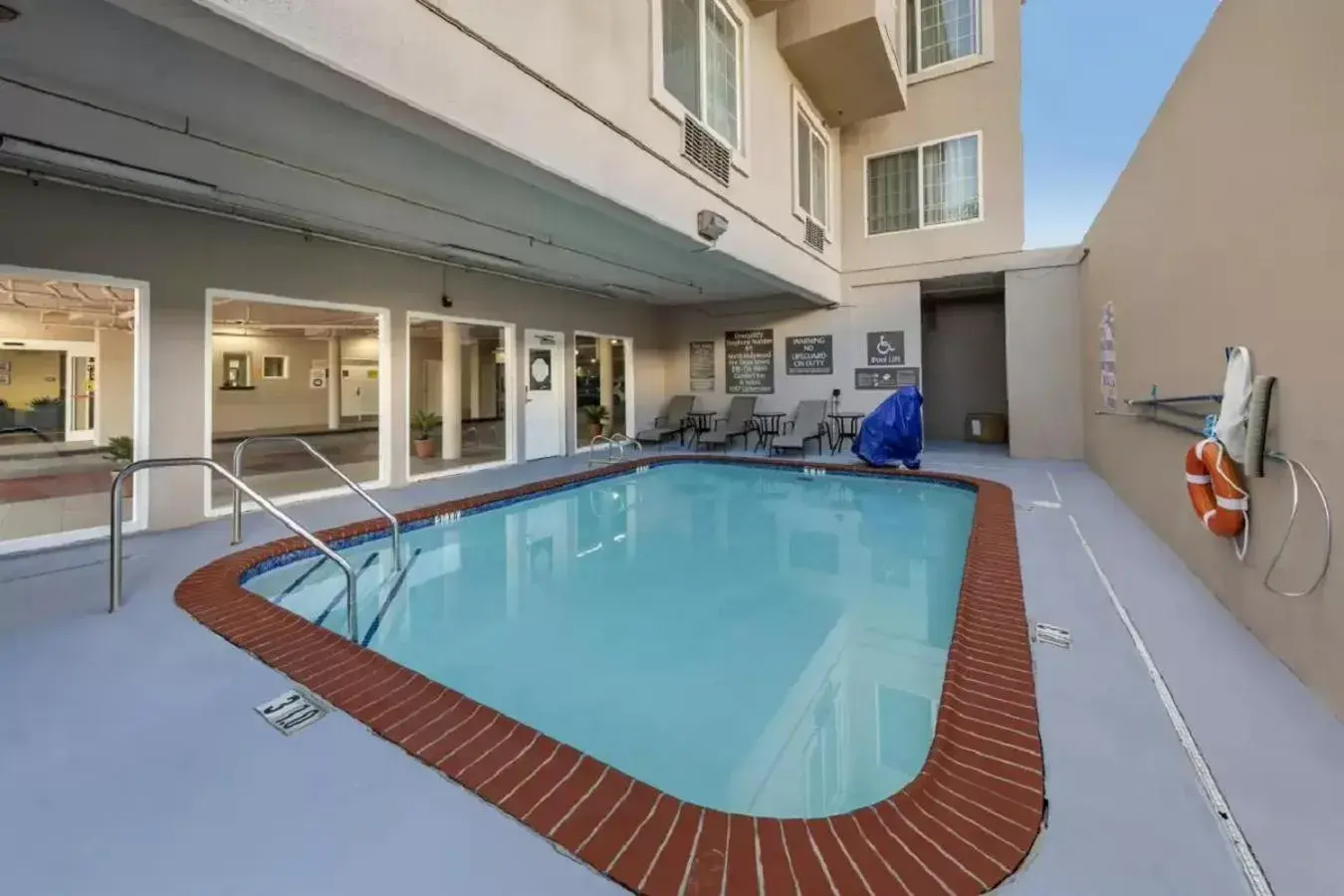 Swimming pool in Comfort Inn & Suites Near Universal - N Hollywood - Burbank Swimming pool in Comfort Inn & Suites Near Universal - N Hollywood - Burbank