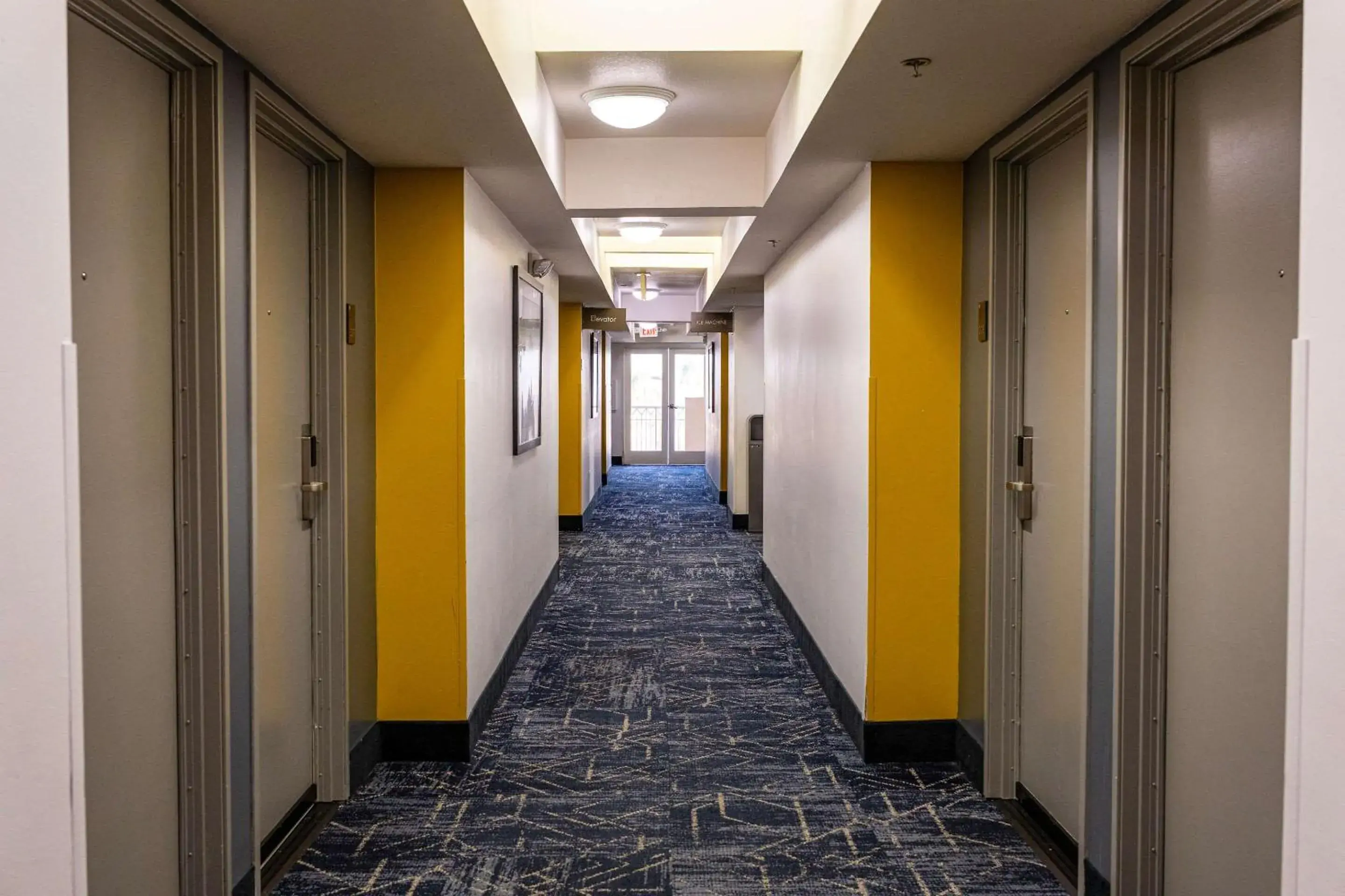 Lobby or reception in Comfort Inn & Suites Near Universal - N Hollywood - Burbank Lobby or reception in Comfort Inn & Suites Near Universal - N Hollywood - Burbank