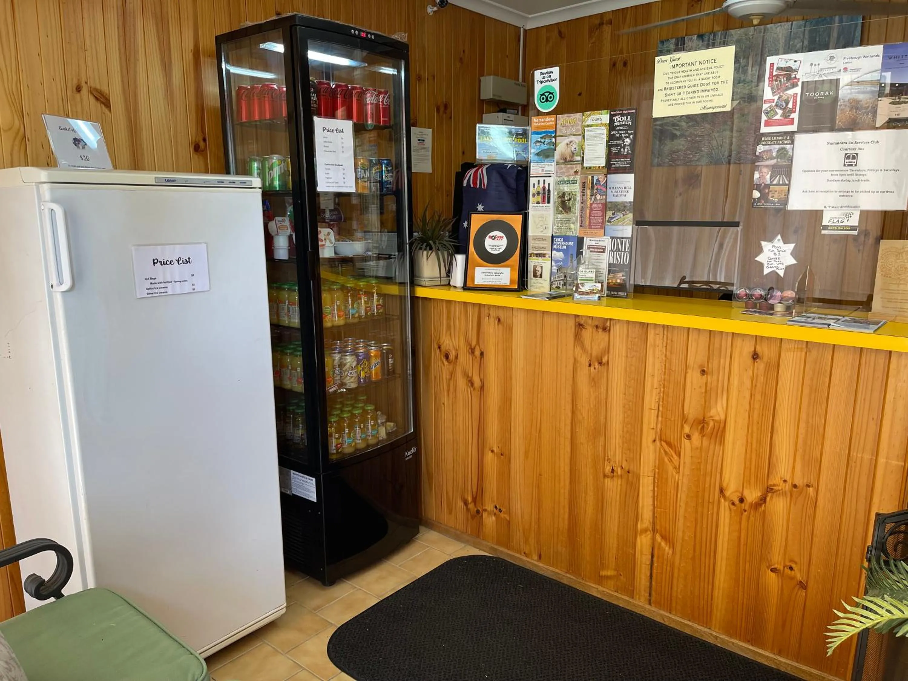 Country Roads Motor Inn