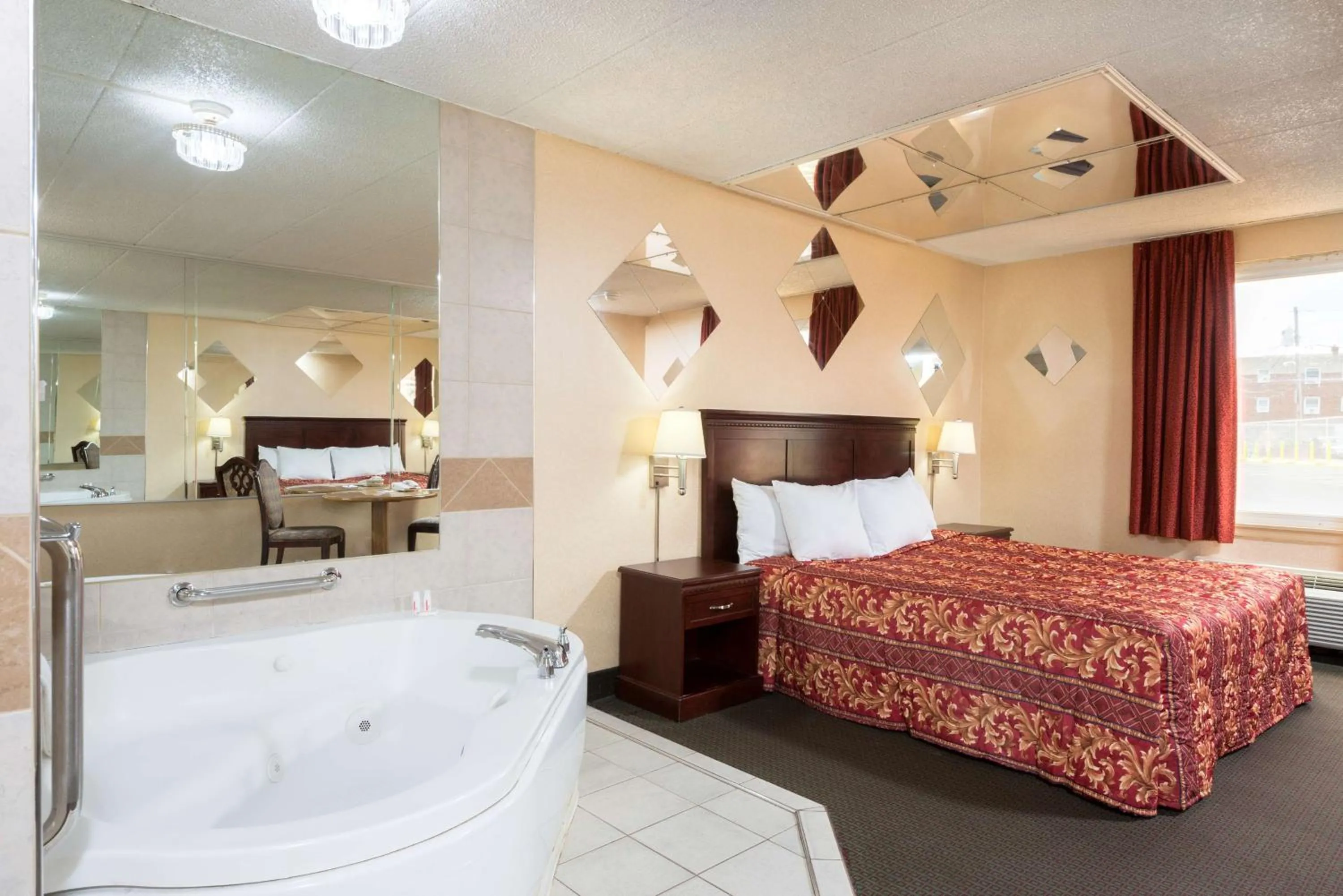 Photo of the whole room, Bed in Rodeway Inn