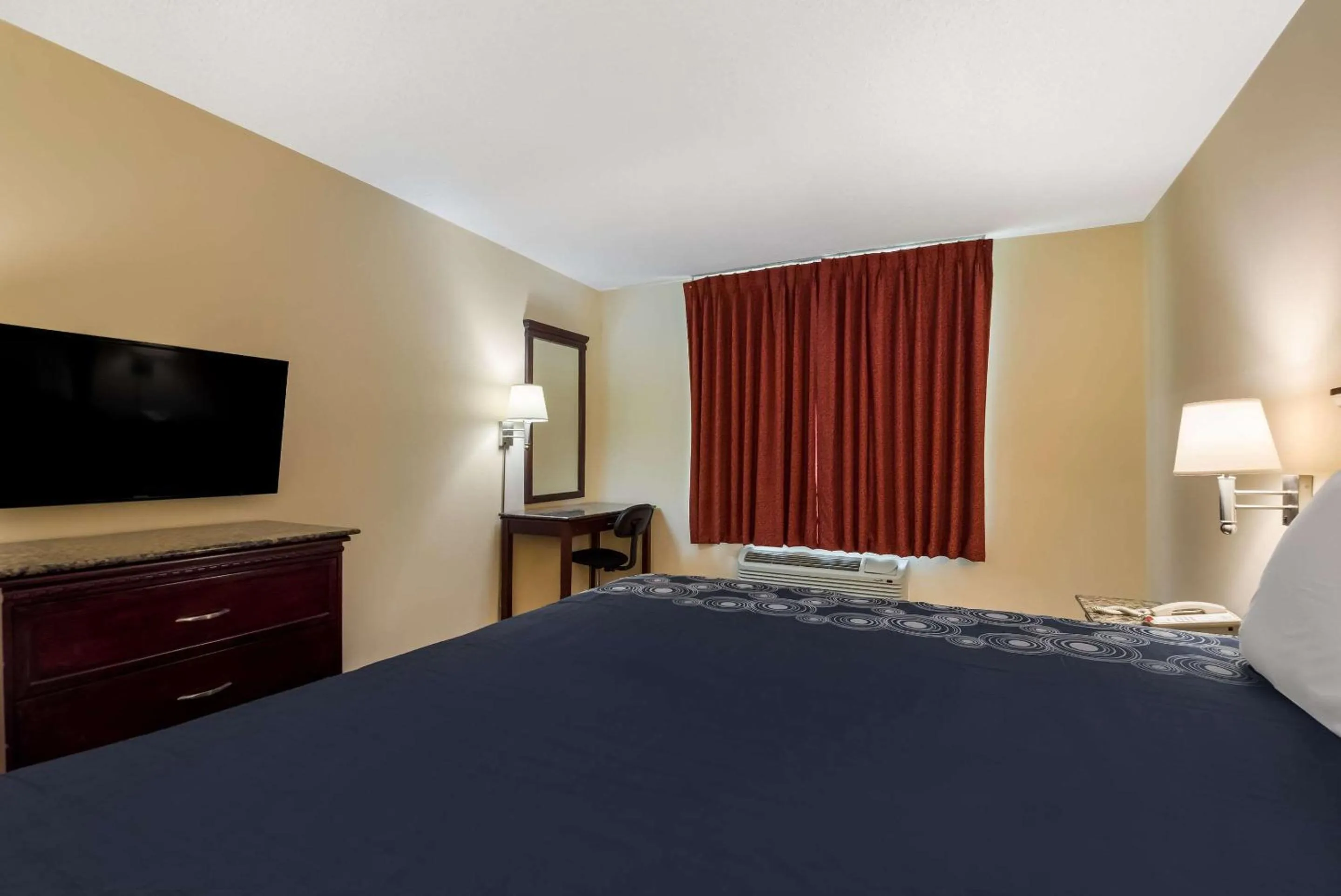 Bedroom, Bed in Rodeway Inn