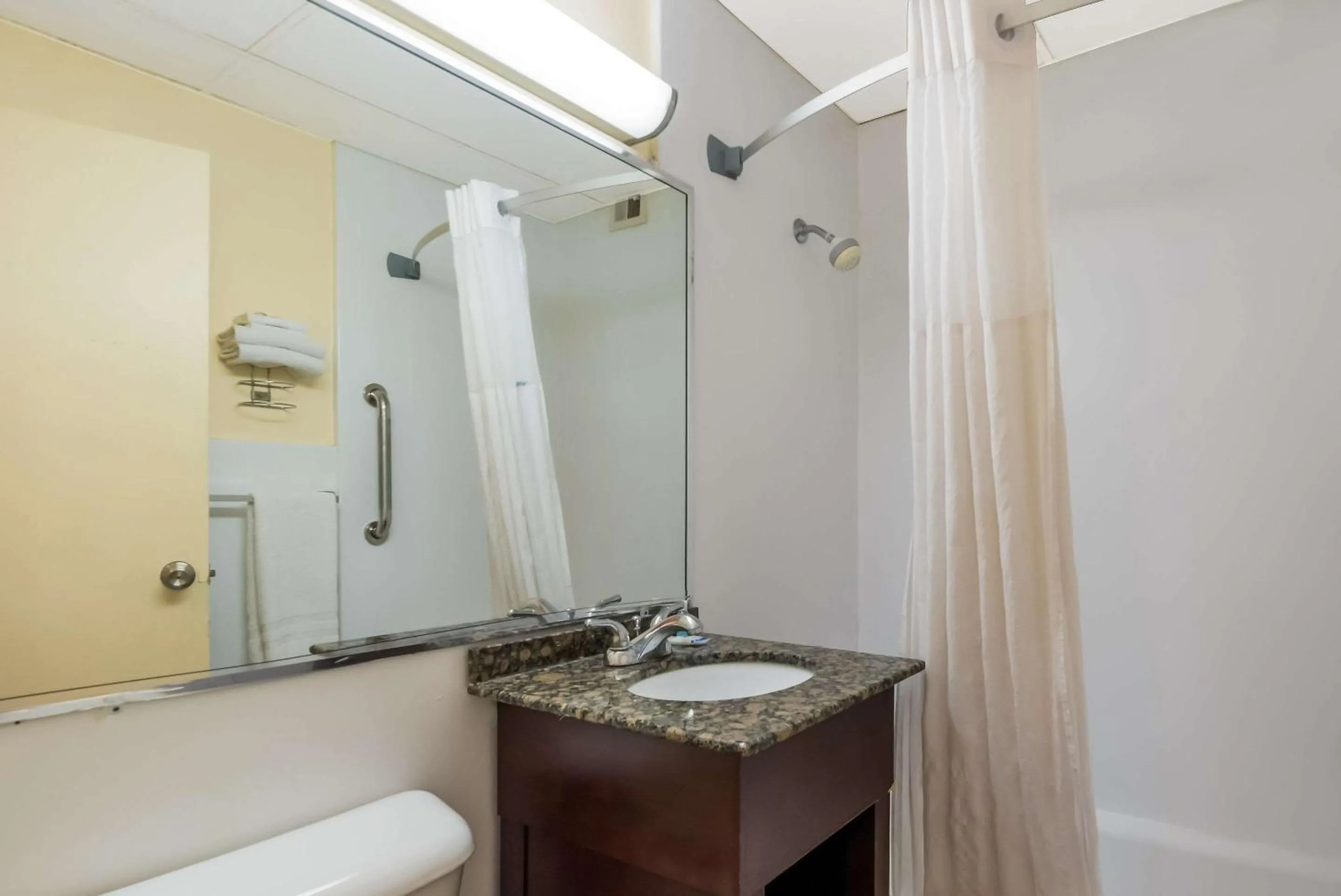 Bedroom in Rodeway Inn