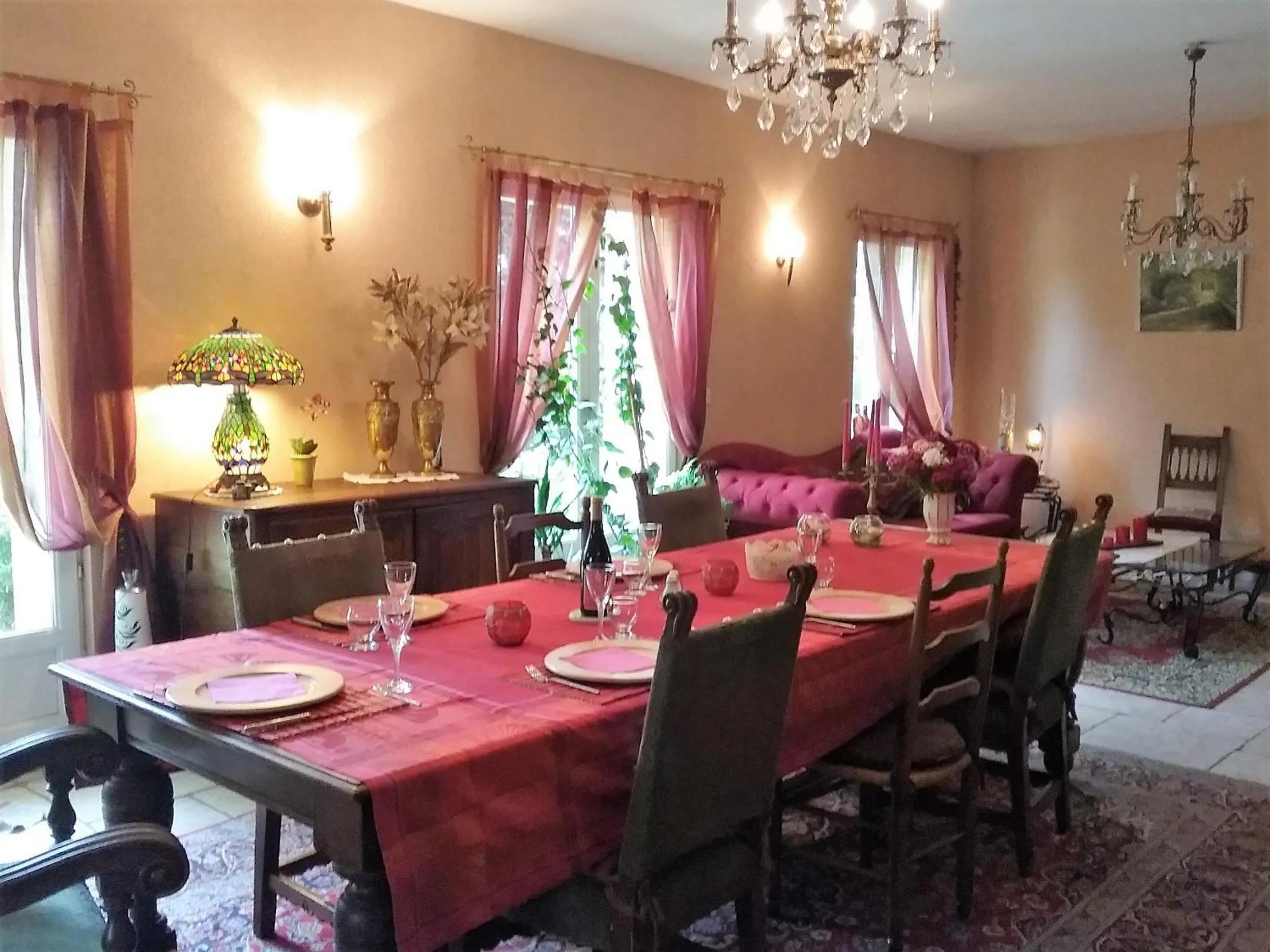 Dining area in Les Chambres de la Nied