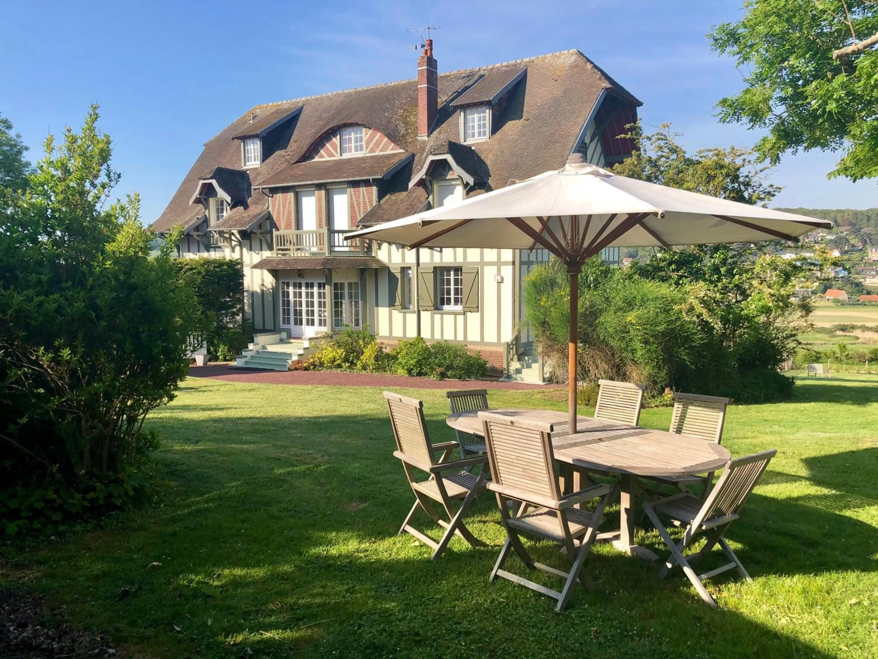 Patio in The Old Fenwick House