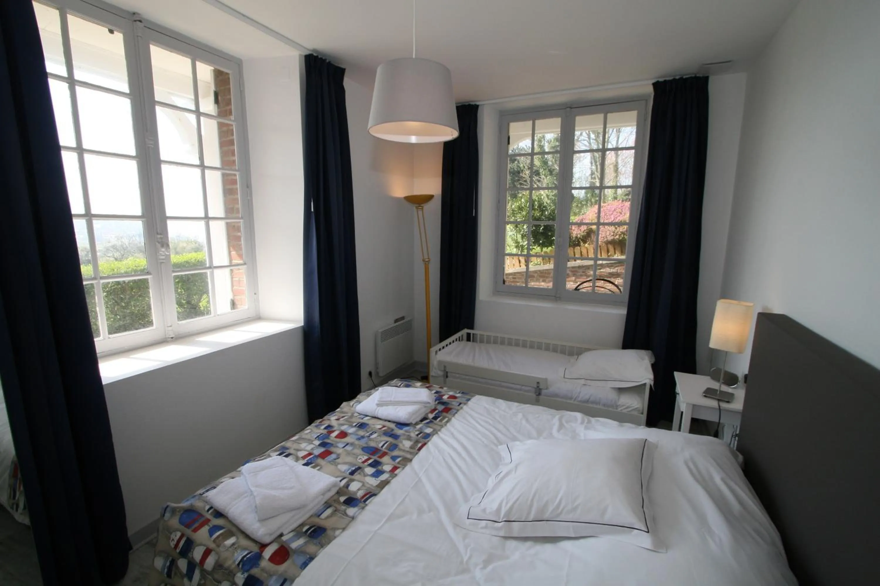 Bedroom, Bed in The Old Fenwick House