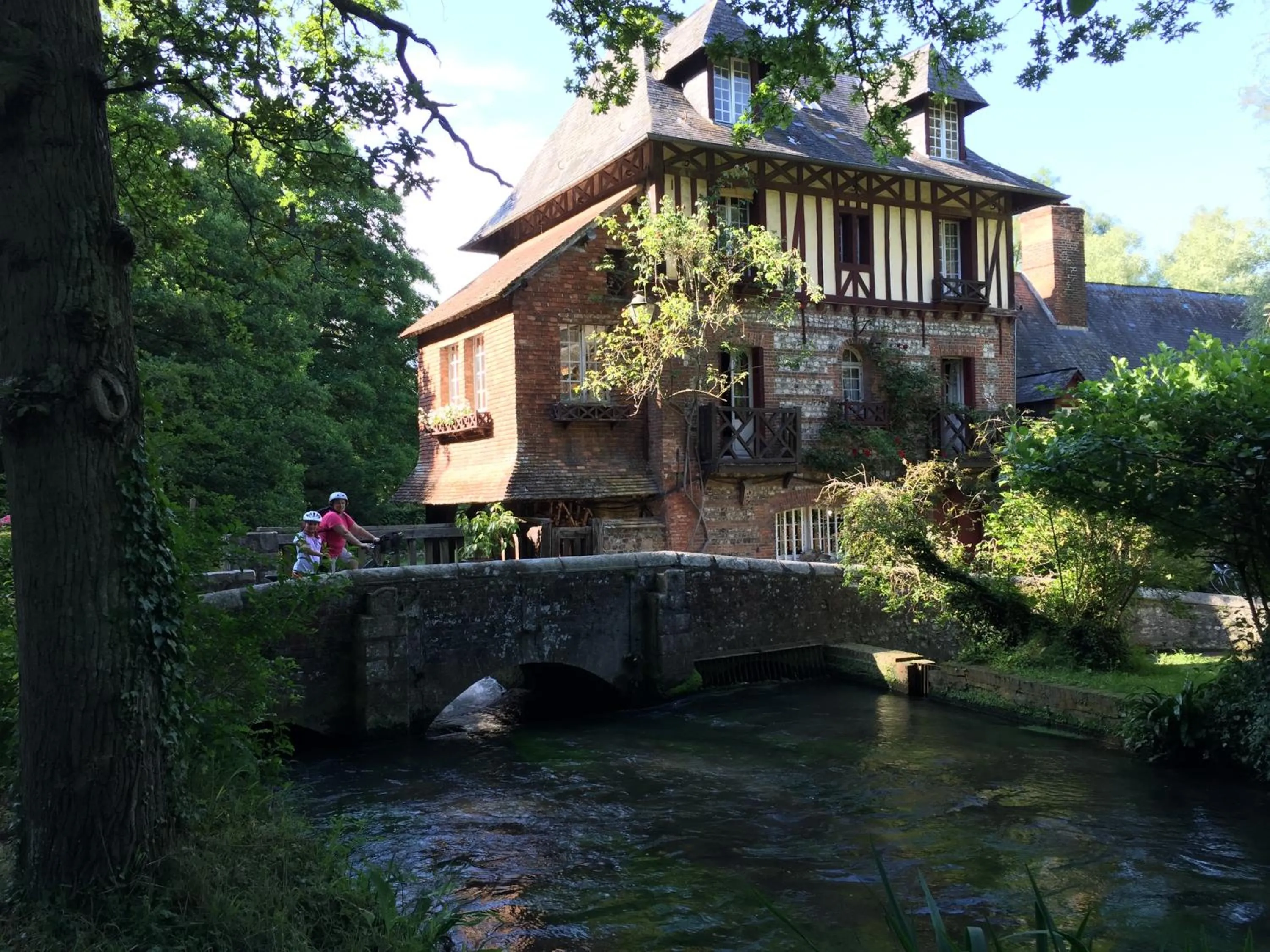 Nearby landmark in The Old Fenwick House