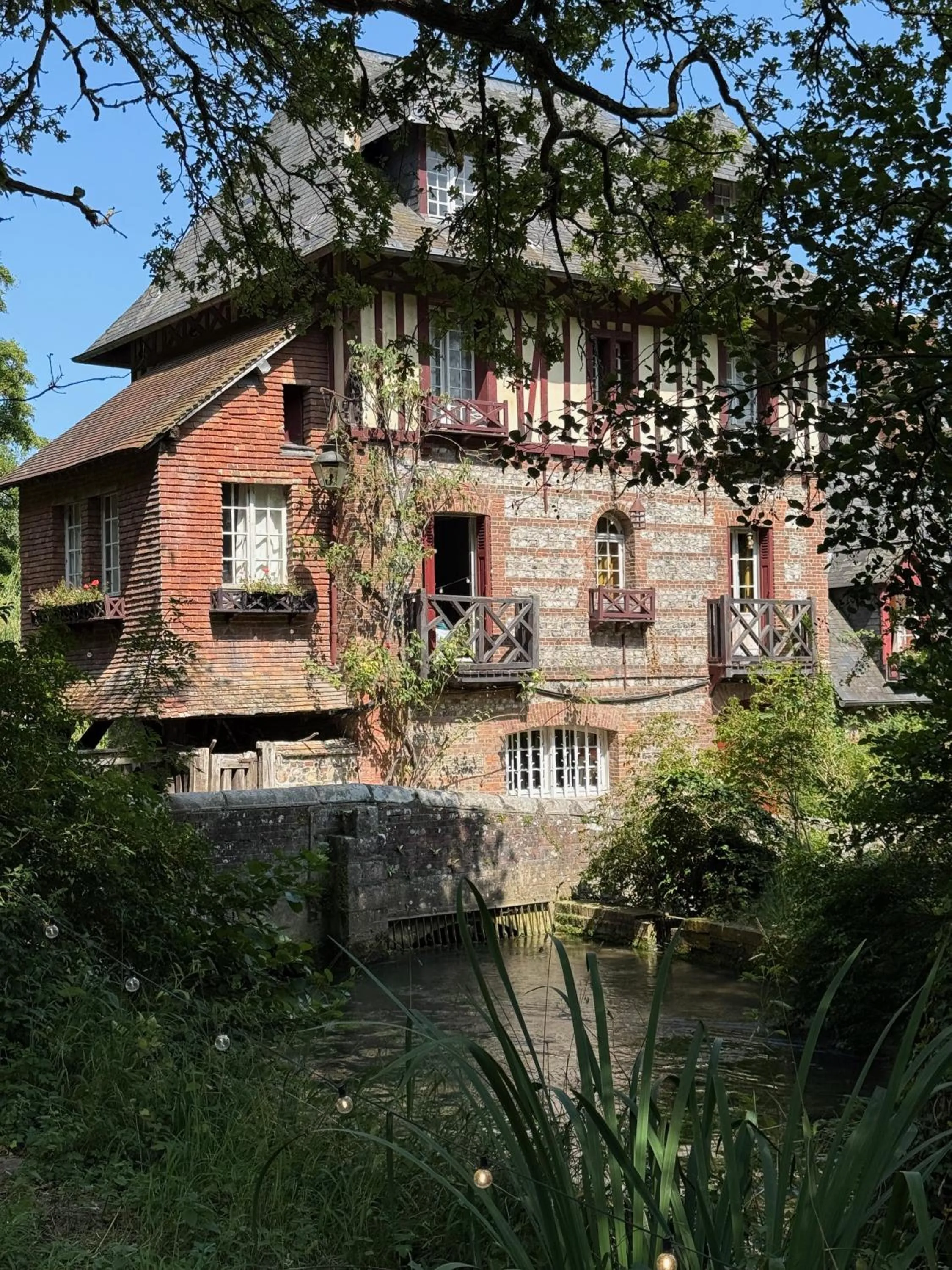 Restaurant/places to eat in The Old Fenwick House