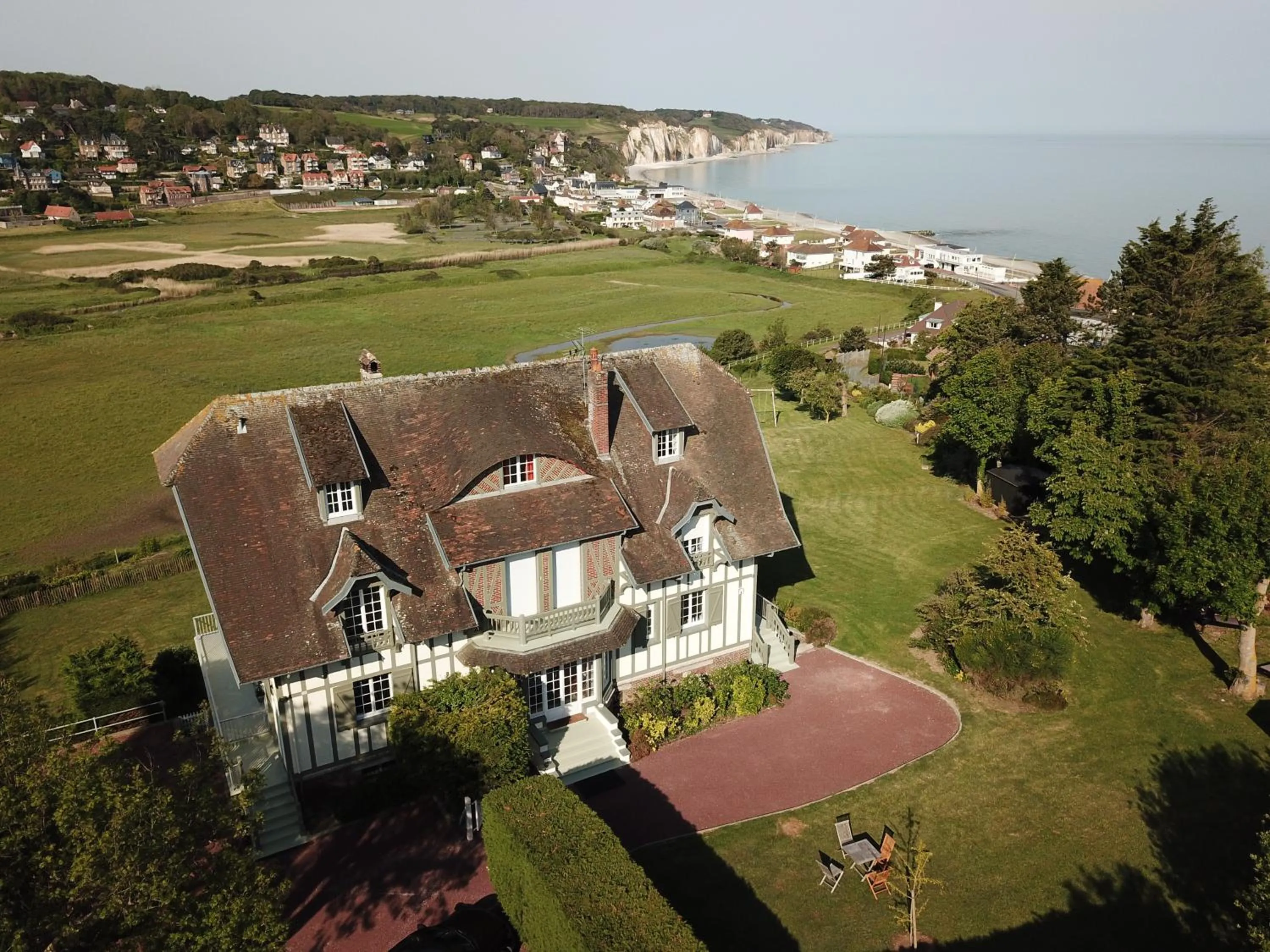 Bird's eye view in The Old Fenwick House
