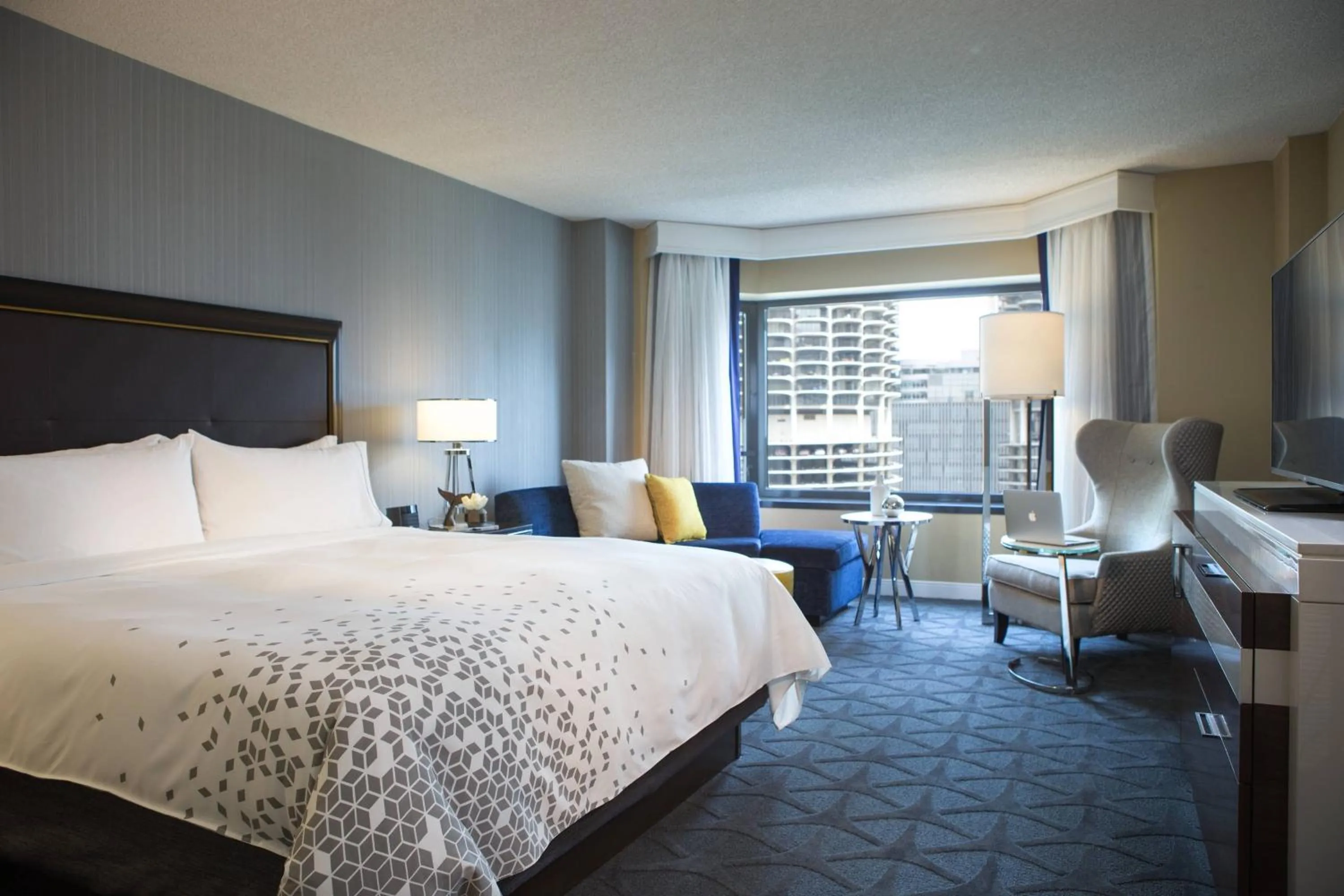 Photo of the whole room, Bed in Renaissance Chicago Downtown Hotel