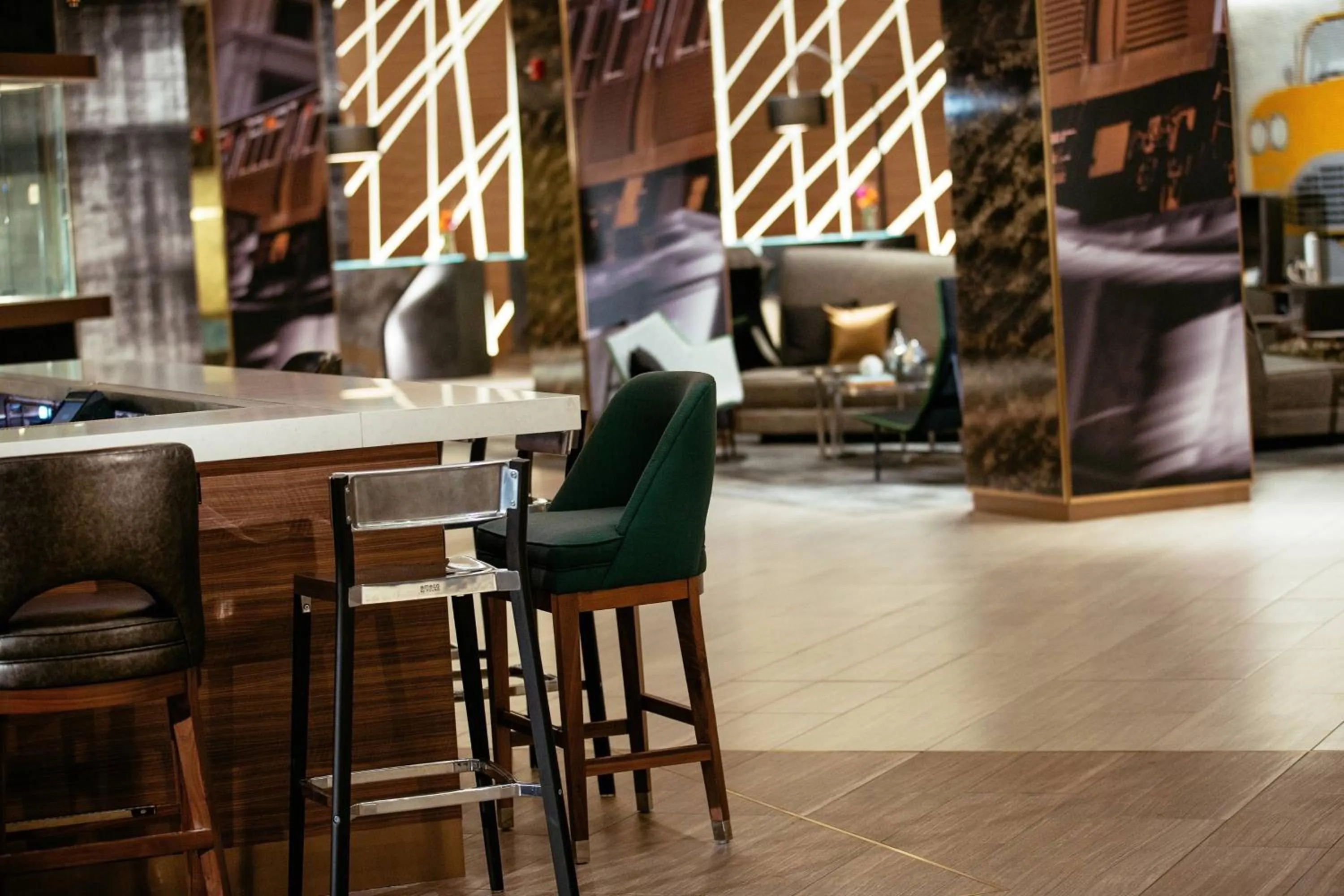 Lounge or bar in Renaissance Chicago Downtown Hotel