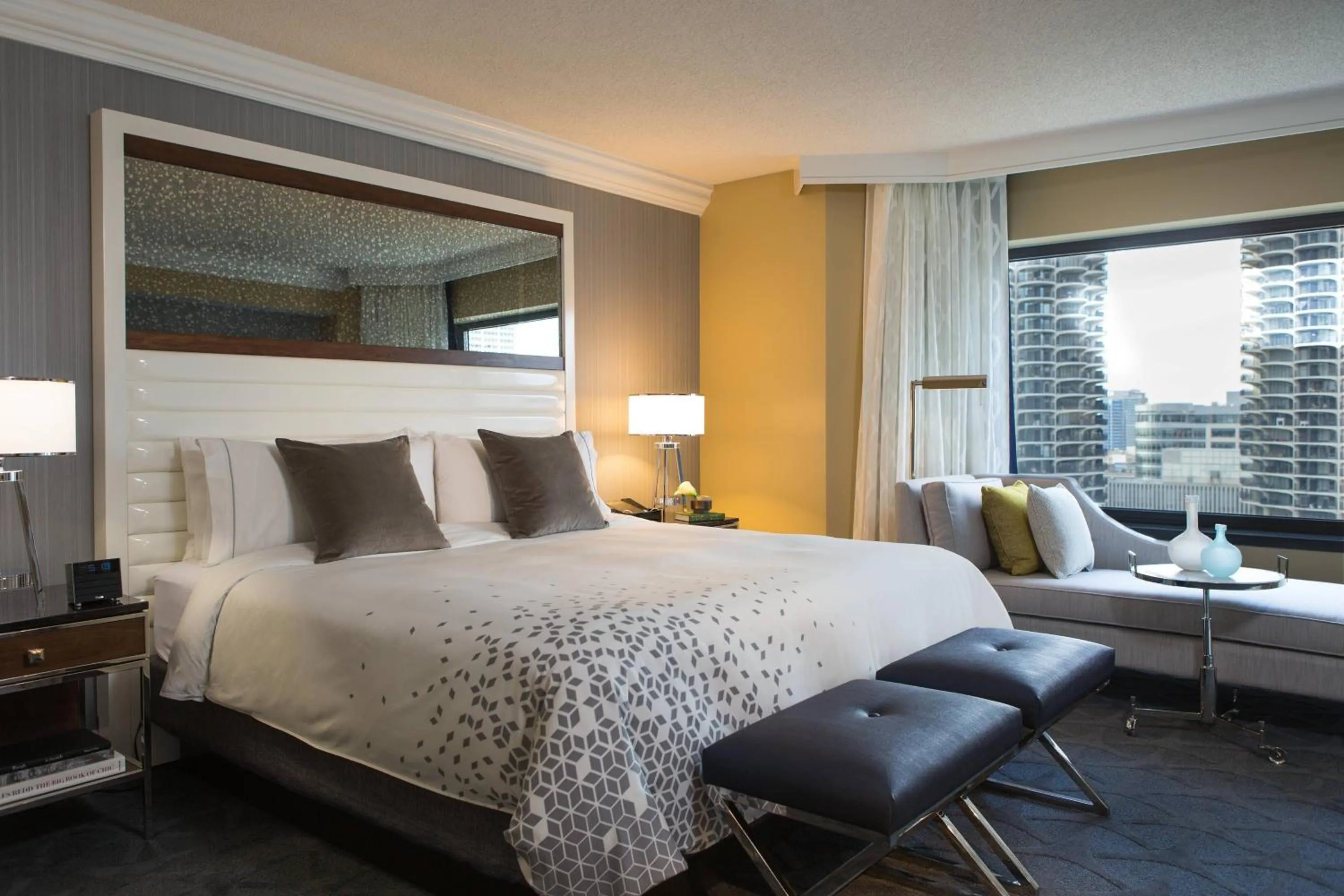 Bedroom, Bed in Renaissance Chicago Downtown Hotel