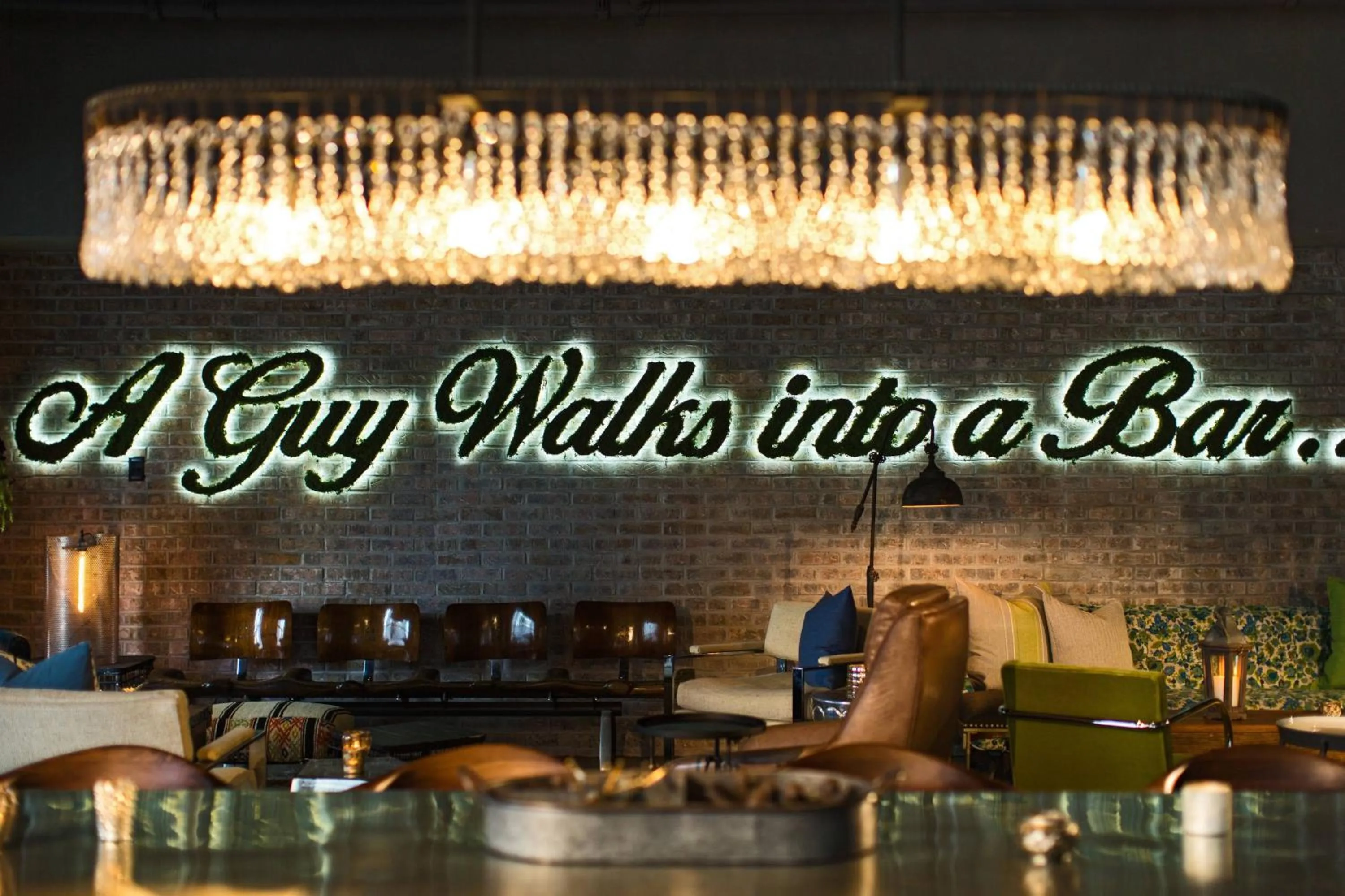 Lounge or bar in Renaissance Chicago Downtown Hotel