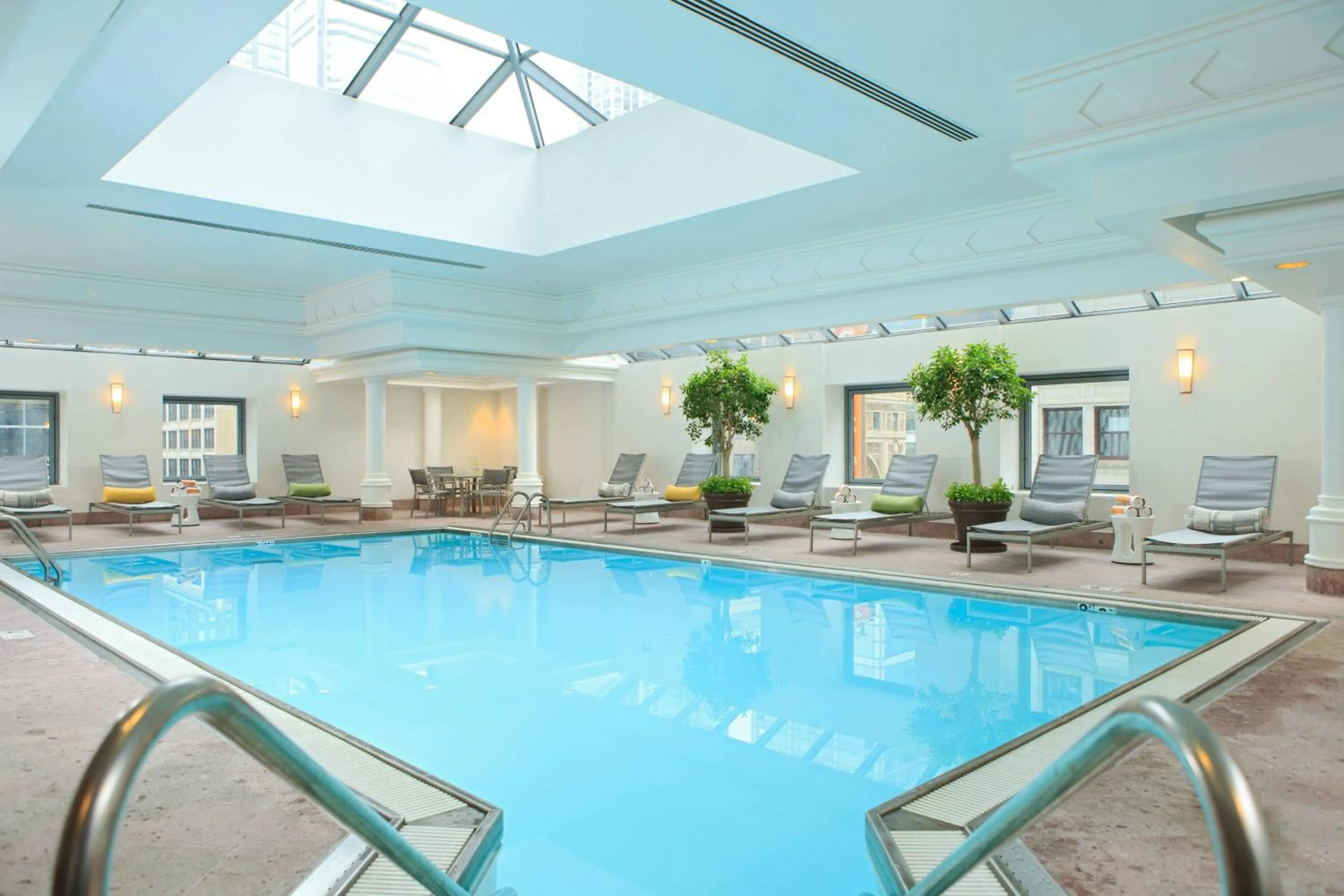 Swimming pool in Renaissance Chicago Downtown Hotel
