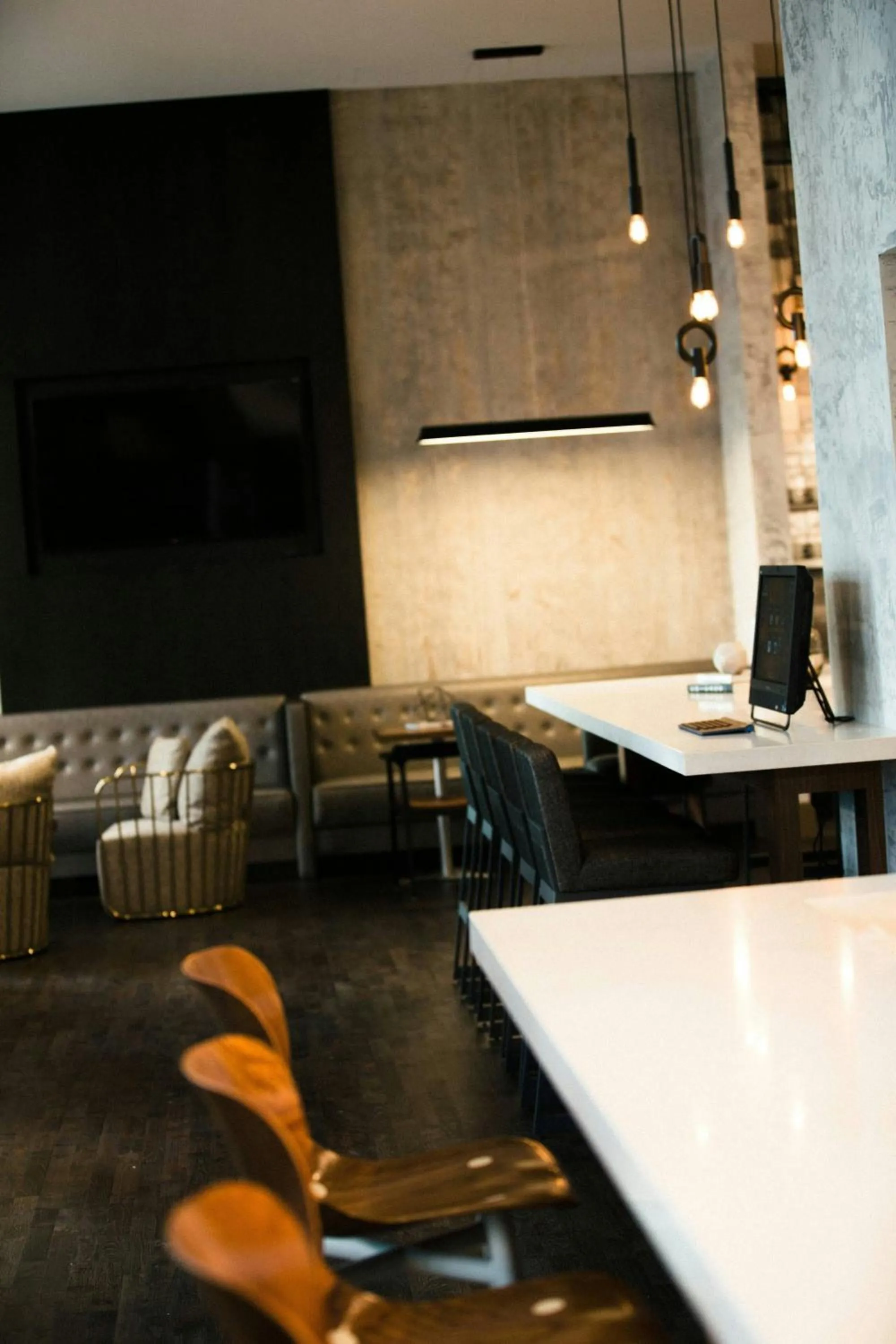 Lounge or bar in Renaissance Chicago Downtown Hotel