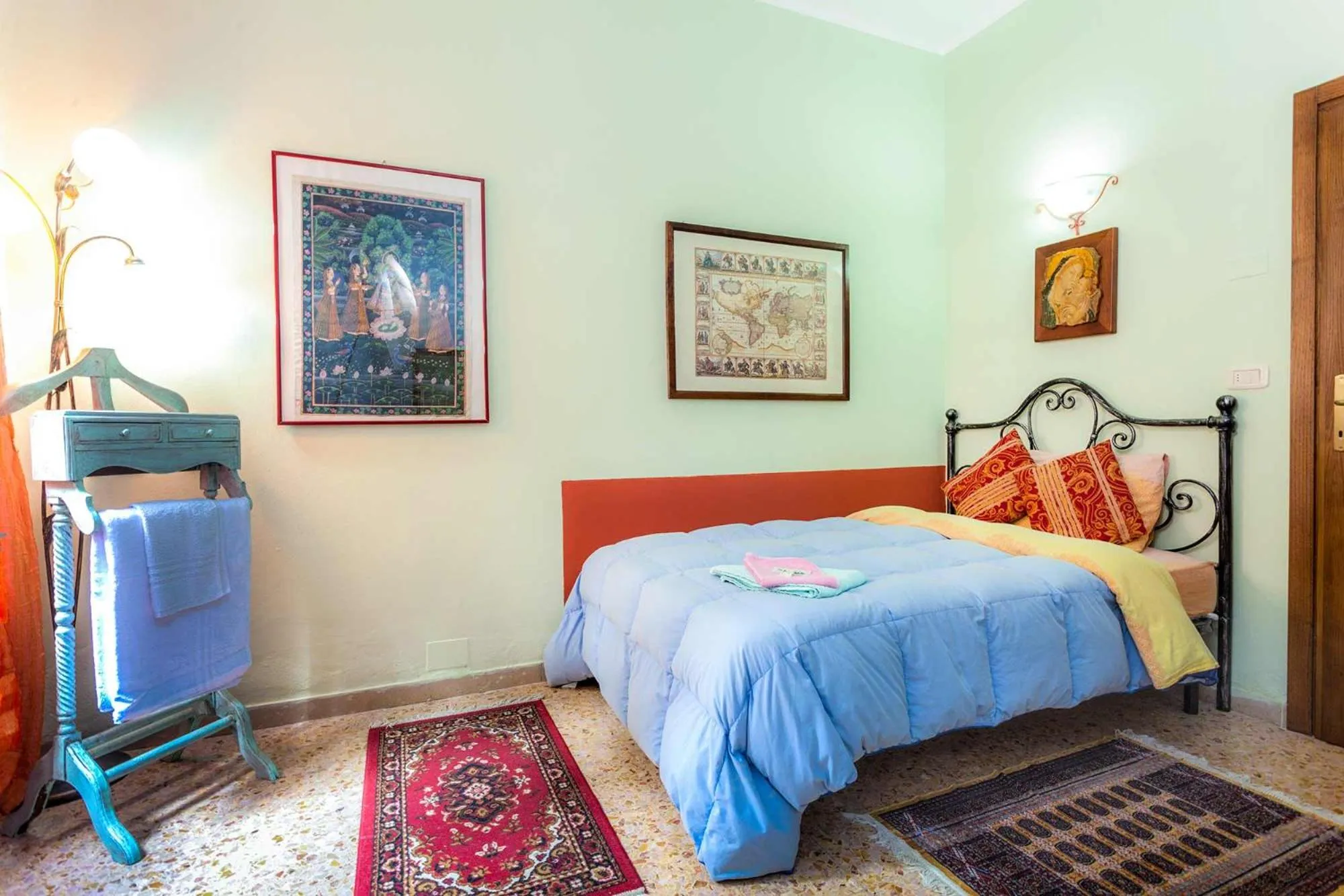 Shower, Bed in Casa Kita