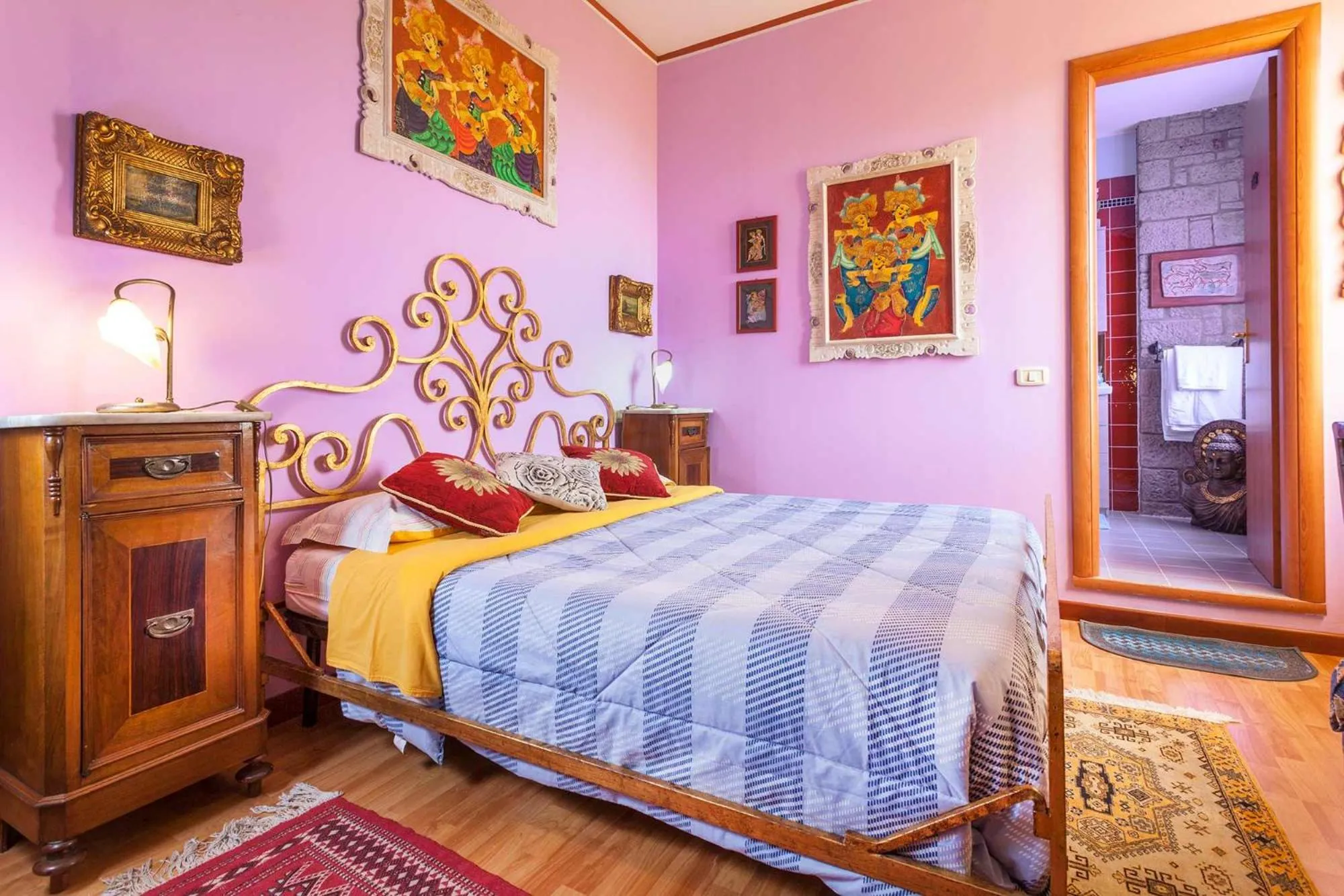 Shower, Bed in Casa Kita