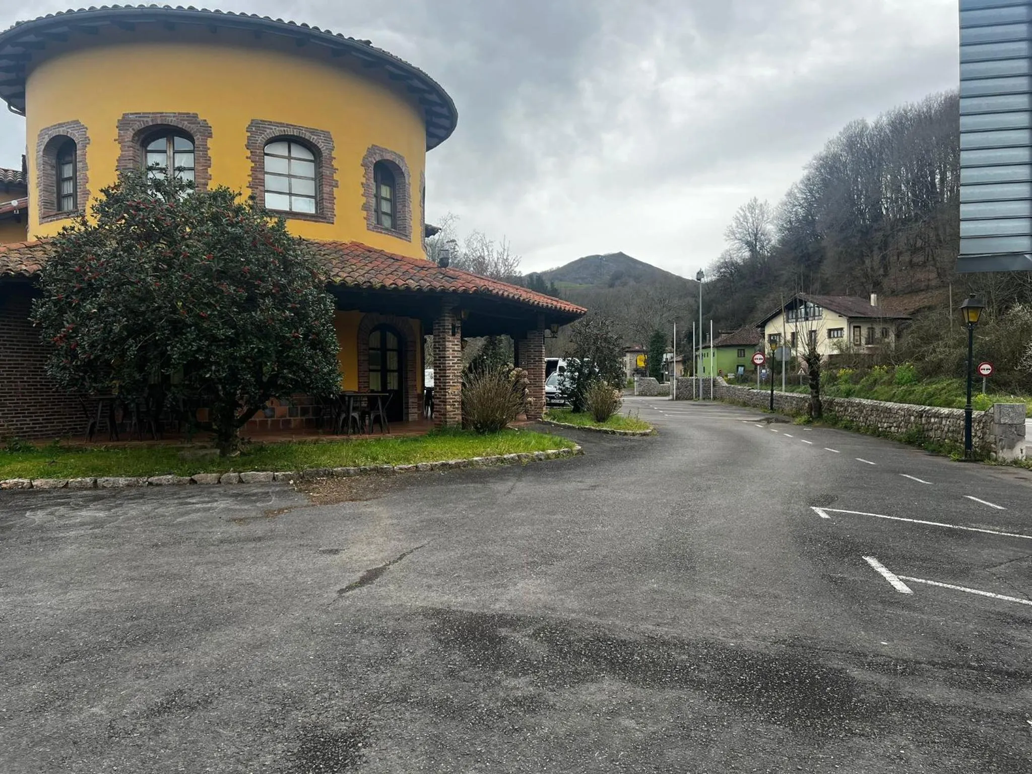 Parking in Hotel El Bricial