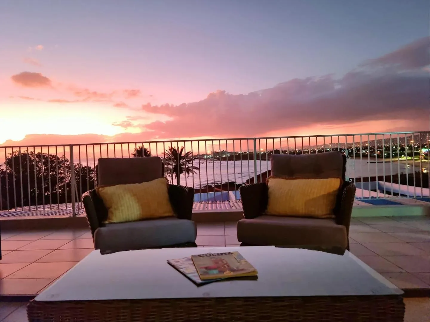 Patio in 'Die Braaihuis'- sleeps 6, Large Veranda, Sea Views, Central and Fabulous!