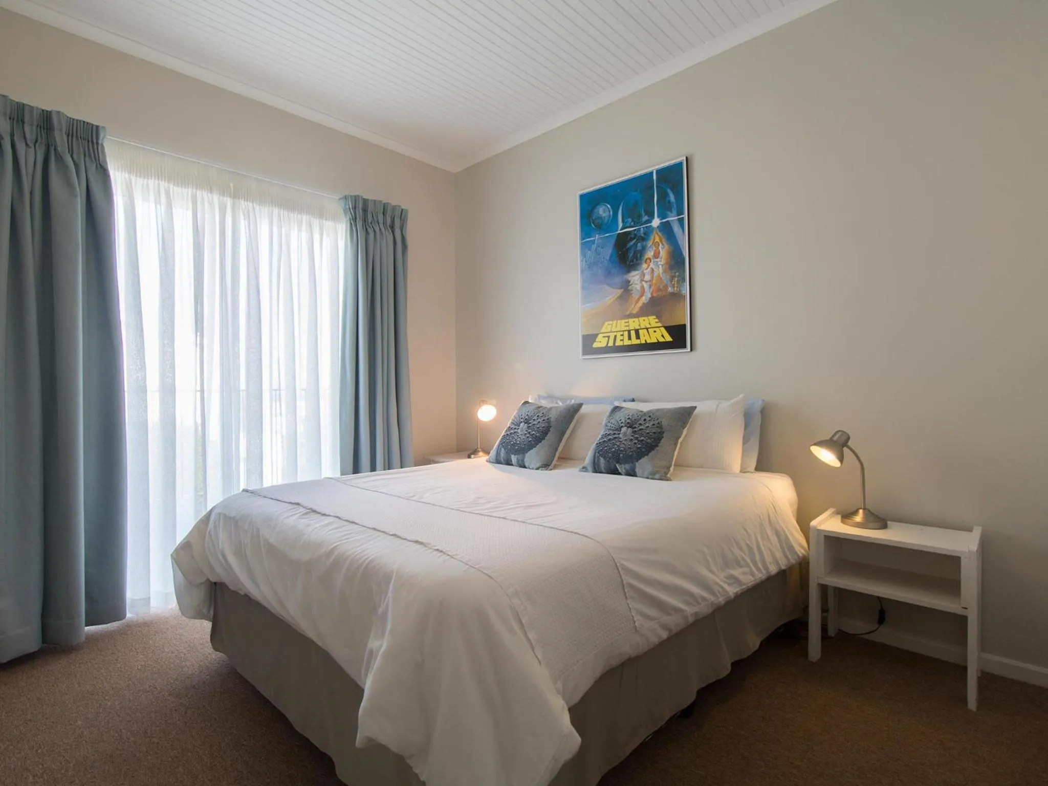 Bedroom, Bed in 'Die Braaihuis'- sleeps 6, Large Veranda, Sea Views, Central and Fabulous!