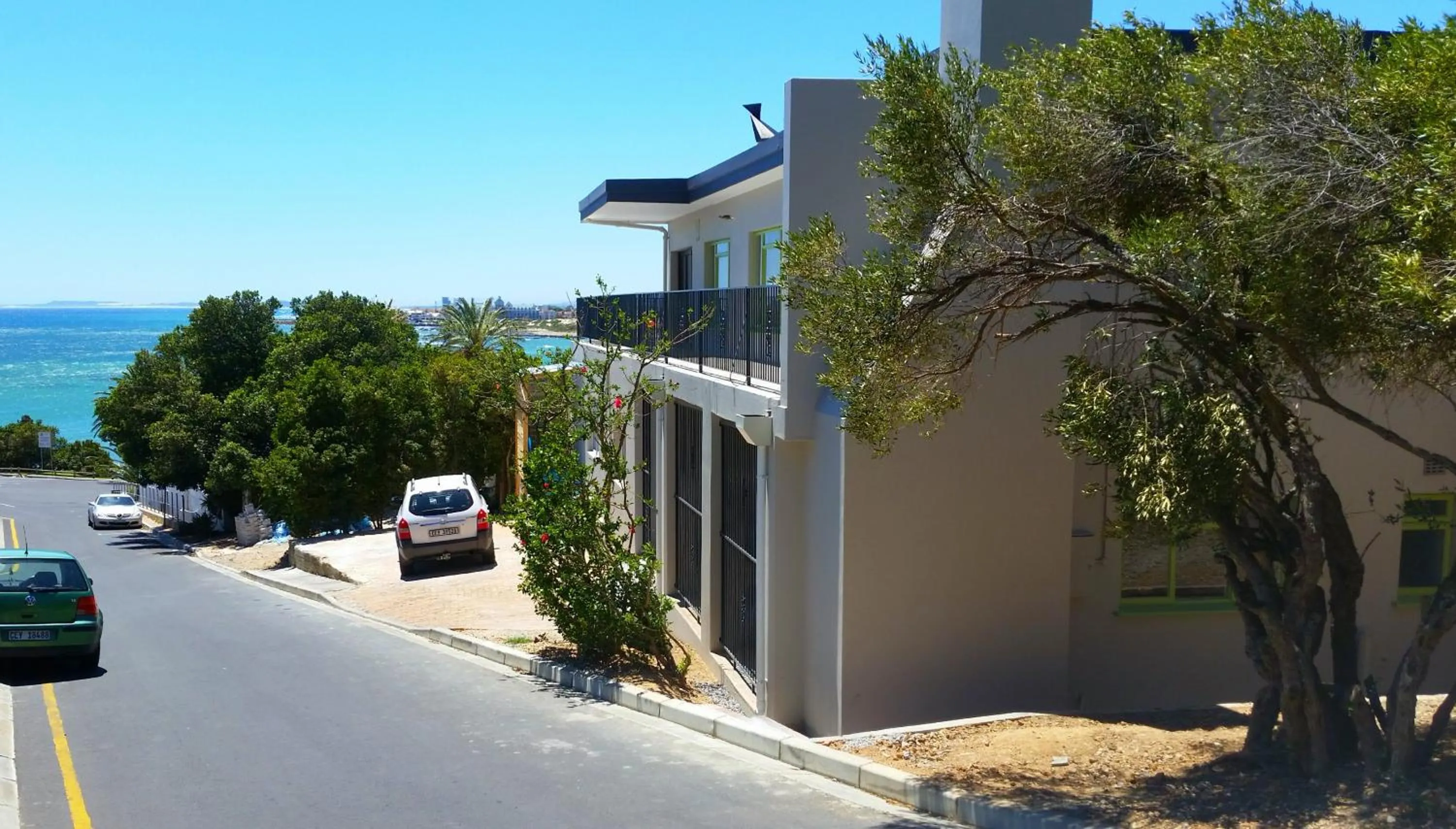Bird's eye view in 'Die Braaihuis'- sleeps 6, Large Veranda, Sea Views, Central and Fabulous!