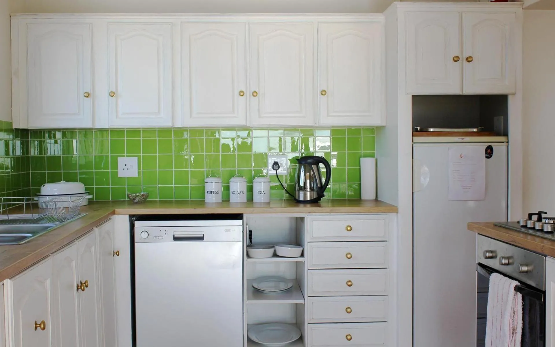 Kitchen or kitchenette in 'Die Braaihuis'- sleeps 6, Large Veranda, Sea Views, Central and Fabulous!