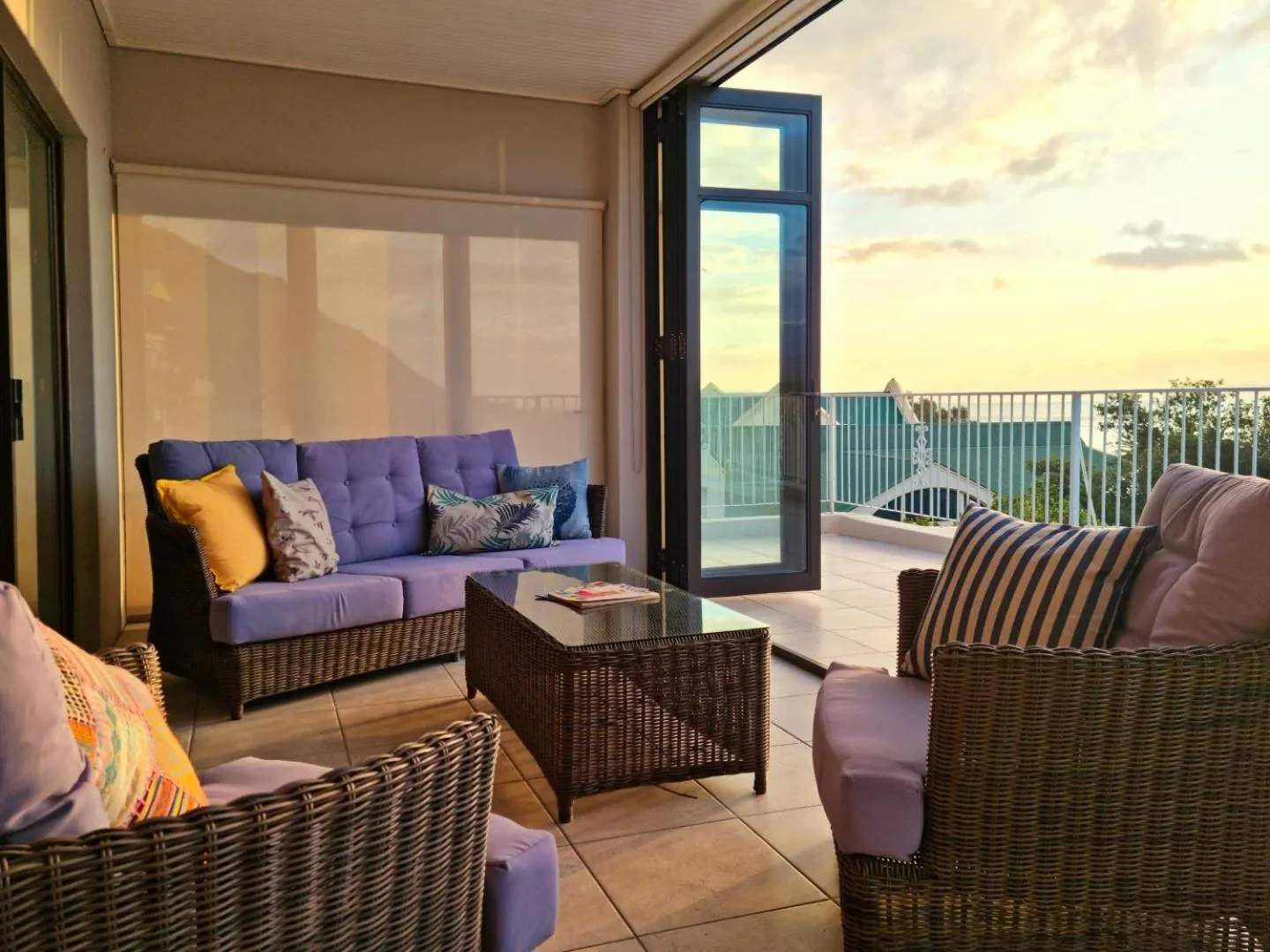 Patio in 'Die Braaihuis'- sleeps 6, Large Veranda, Sea Views, Central and Fabulous!