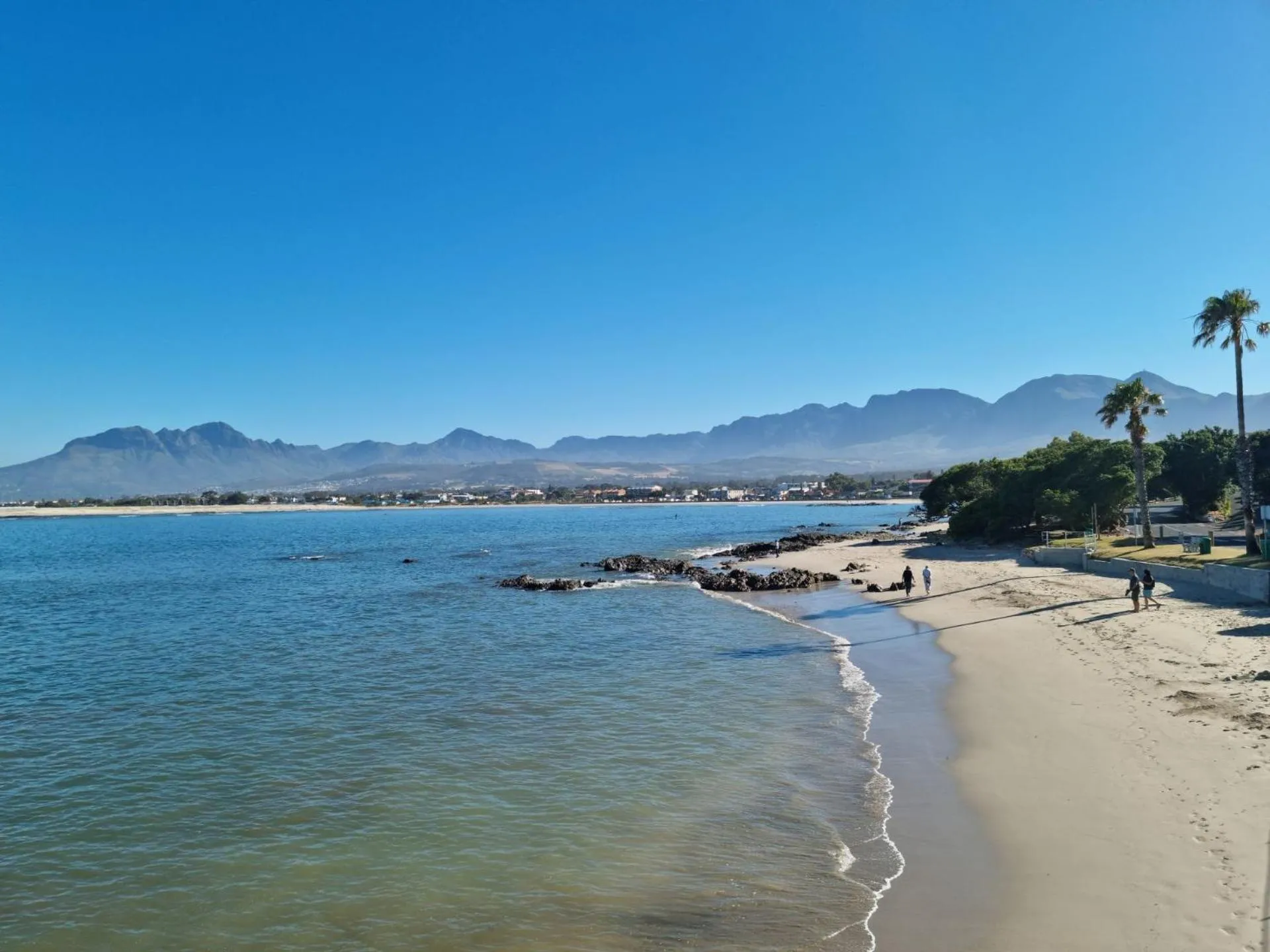 Off site in 'Die Braaihuis'- sleeps 6, Large Veranda, Sea Views, Central and Fabulous!
