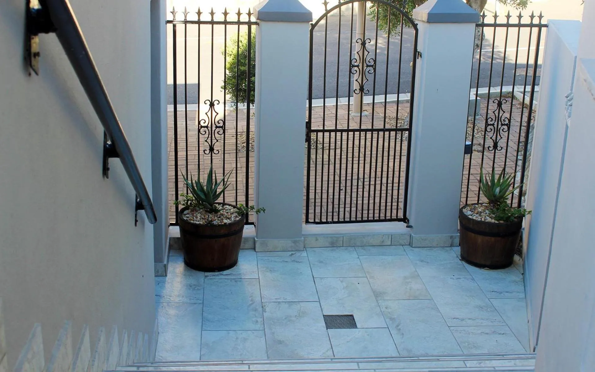 Facade/entrance in 'Die Braaihuis'- sleeps 6, Large Veranda, Sea Views, Central and Fabulous!