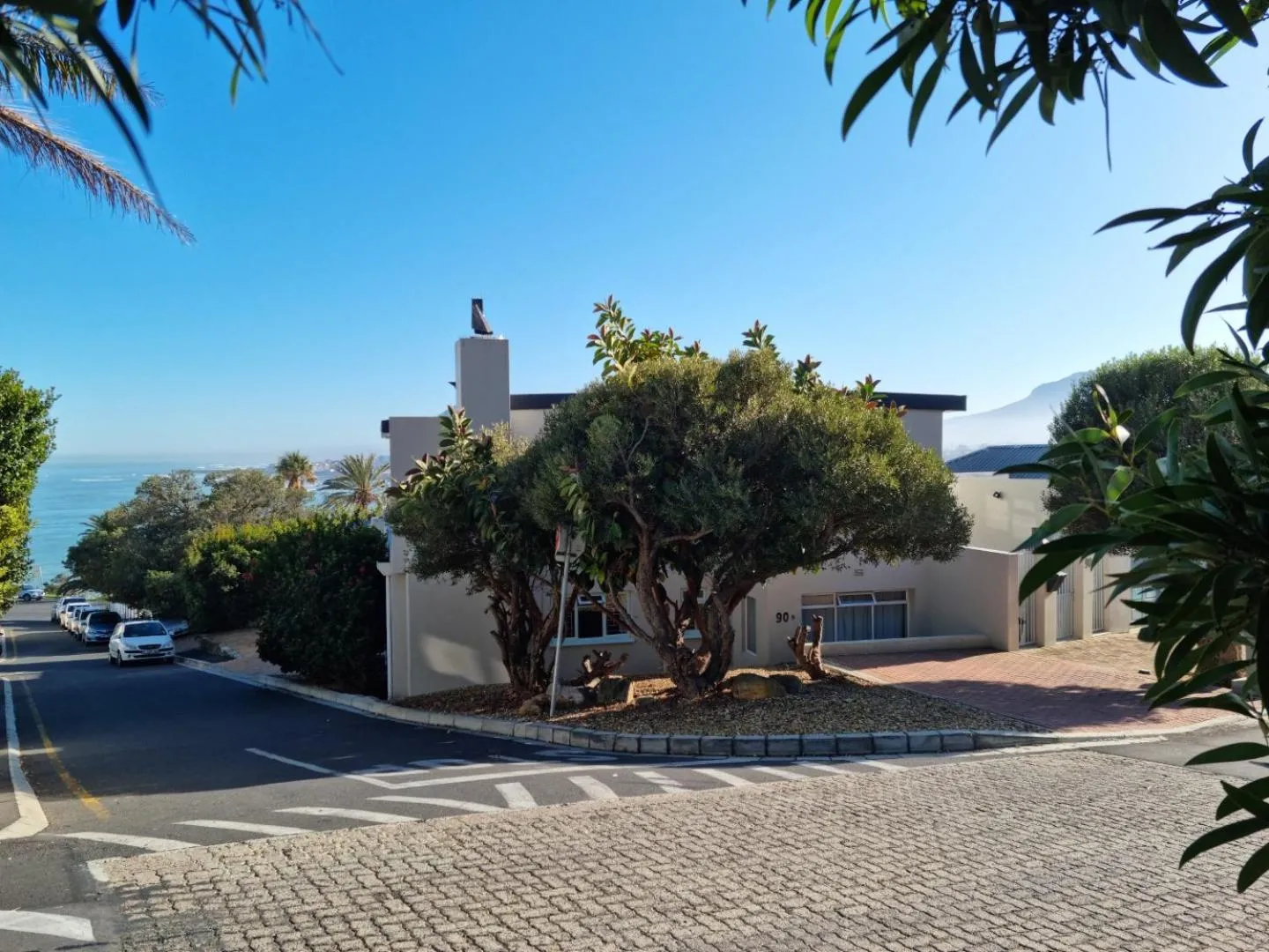 Property building in 'Die Braaihuis'- sleeps 6, Large Veranda, Sea Views, Central and Fabulous!