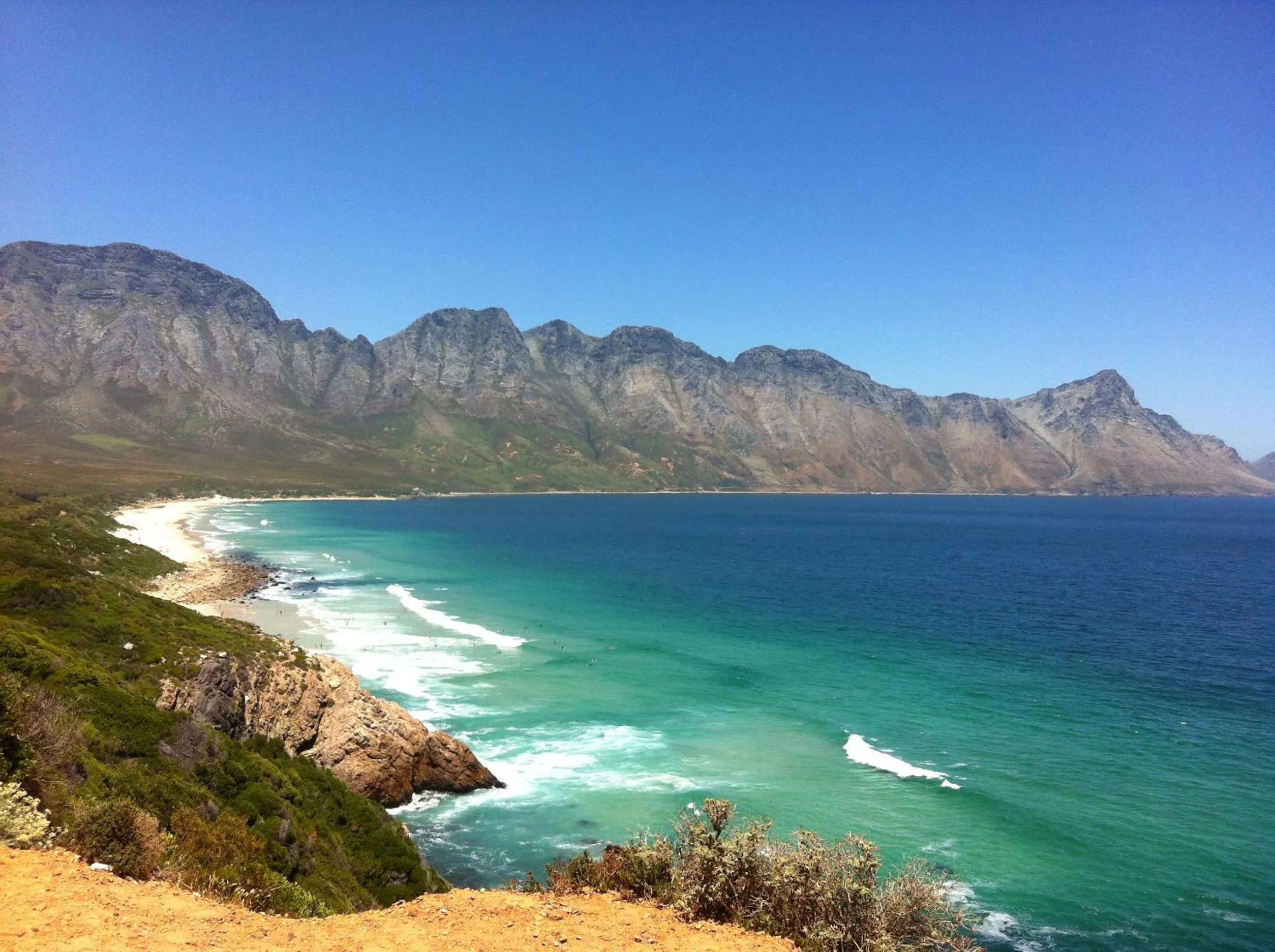 Natural landscape in 'Die Braaihuis'- sleeps 6, Large Veranda, Sea Views, Central and Fabulous!