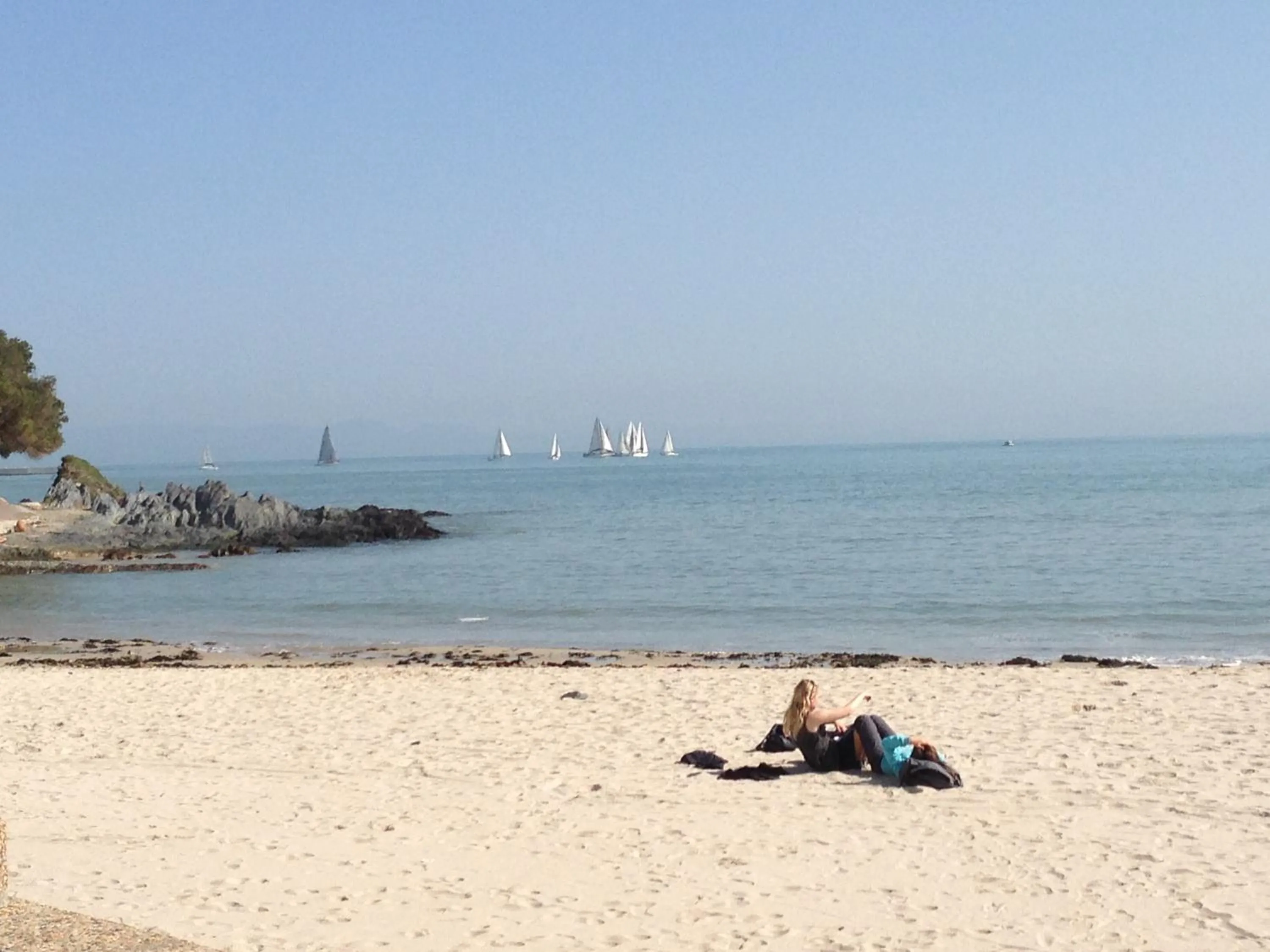 Beach in 'Die Braaihuis'- sleeps 6, Large Veranda, Sea Views, Central and Fabulous!