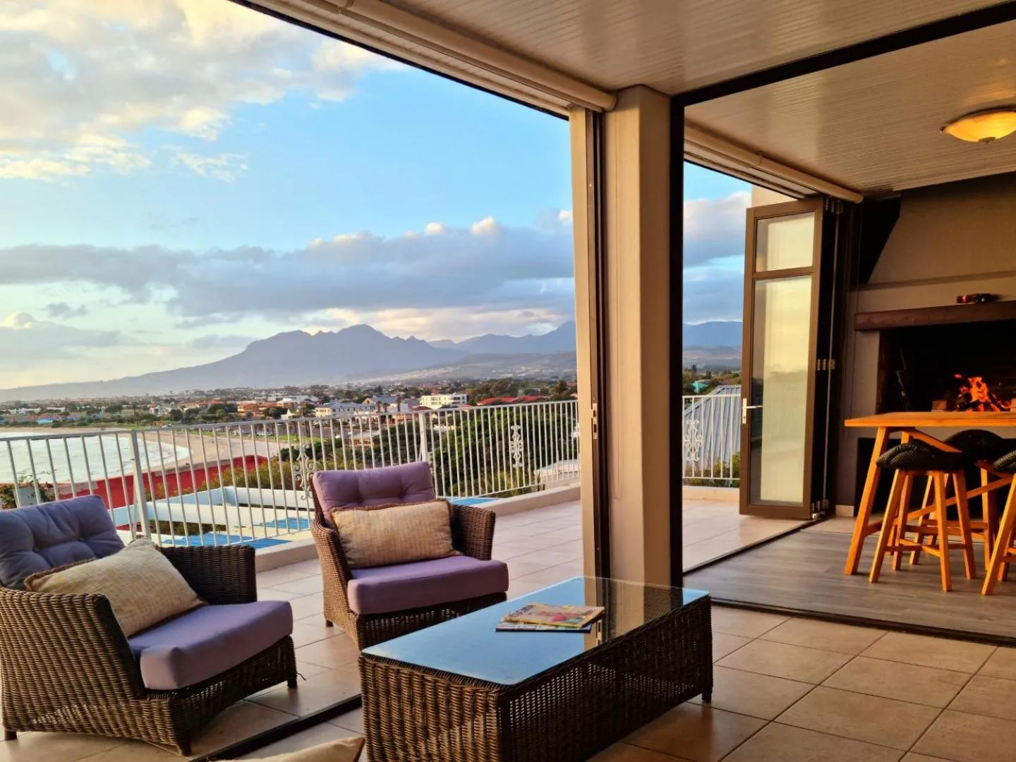 Patio in 'Die Braaihuis'- sleeps 6, Large Veranda, Sea Views, Central and Fabulous!