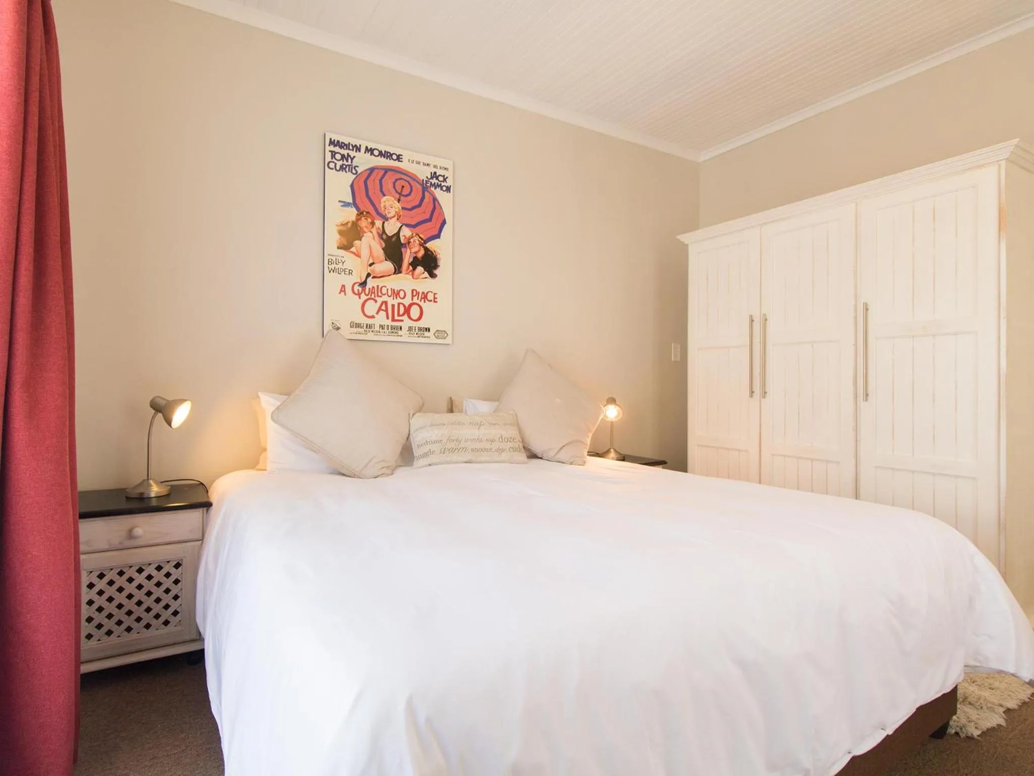 Bedroom, Bed in 'Die Braaihuis'- sleeps 6, Large Veranda, Sea Views, Central and Fabulous!