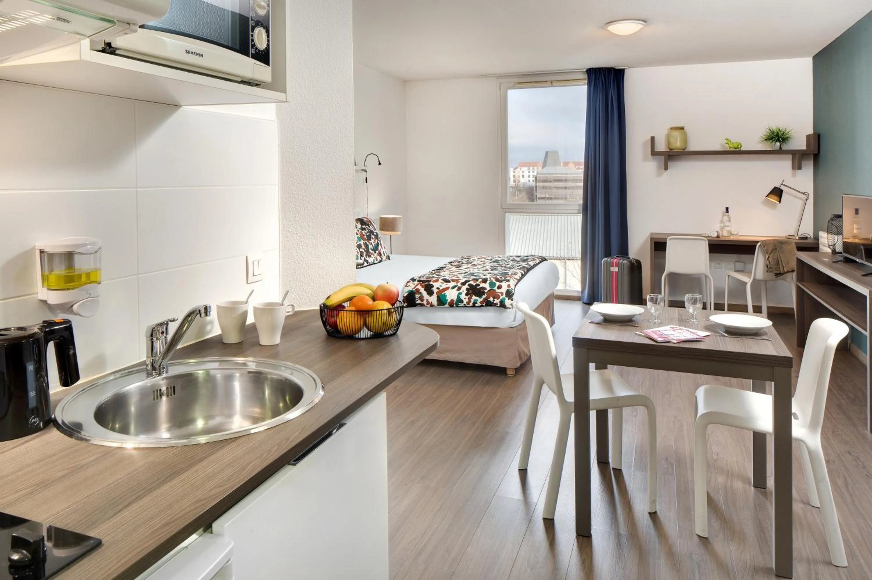 Kitchen or kitchenette in Ténéo Apparthôtel Bordeaux Maritime - Cité du vin