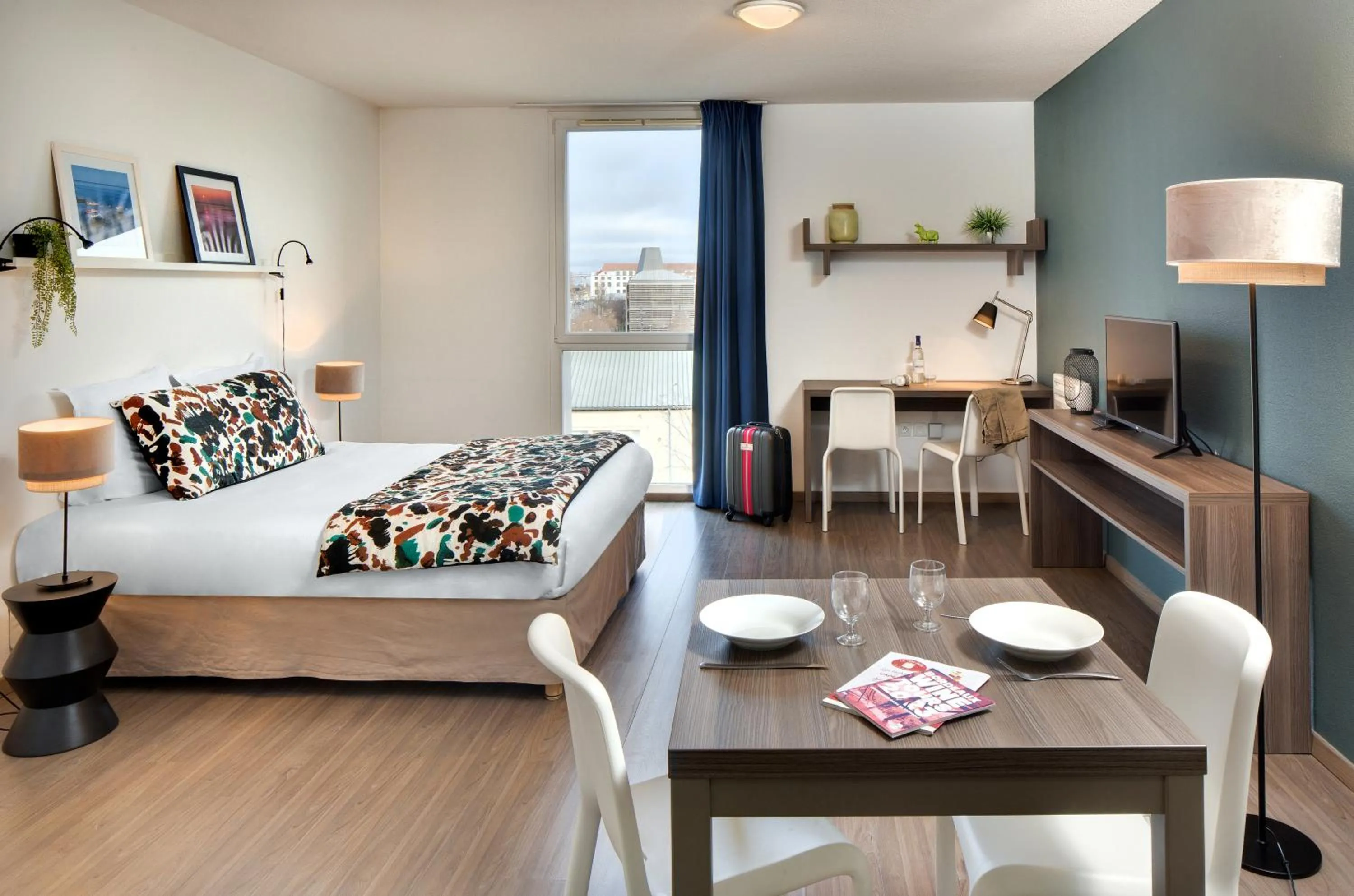 Photo of the whole room, Bed in Ténéo Apparthôtel Bordeaux Maritime - Cité du vin