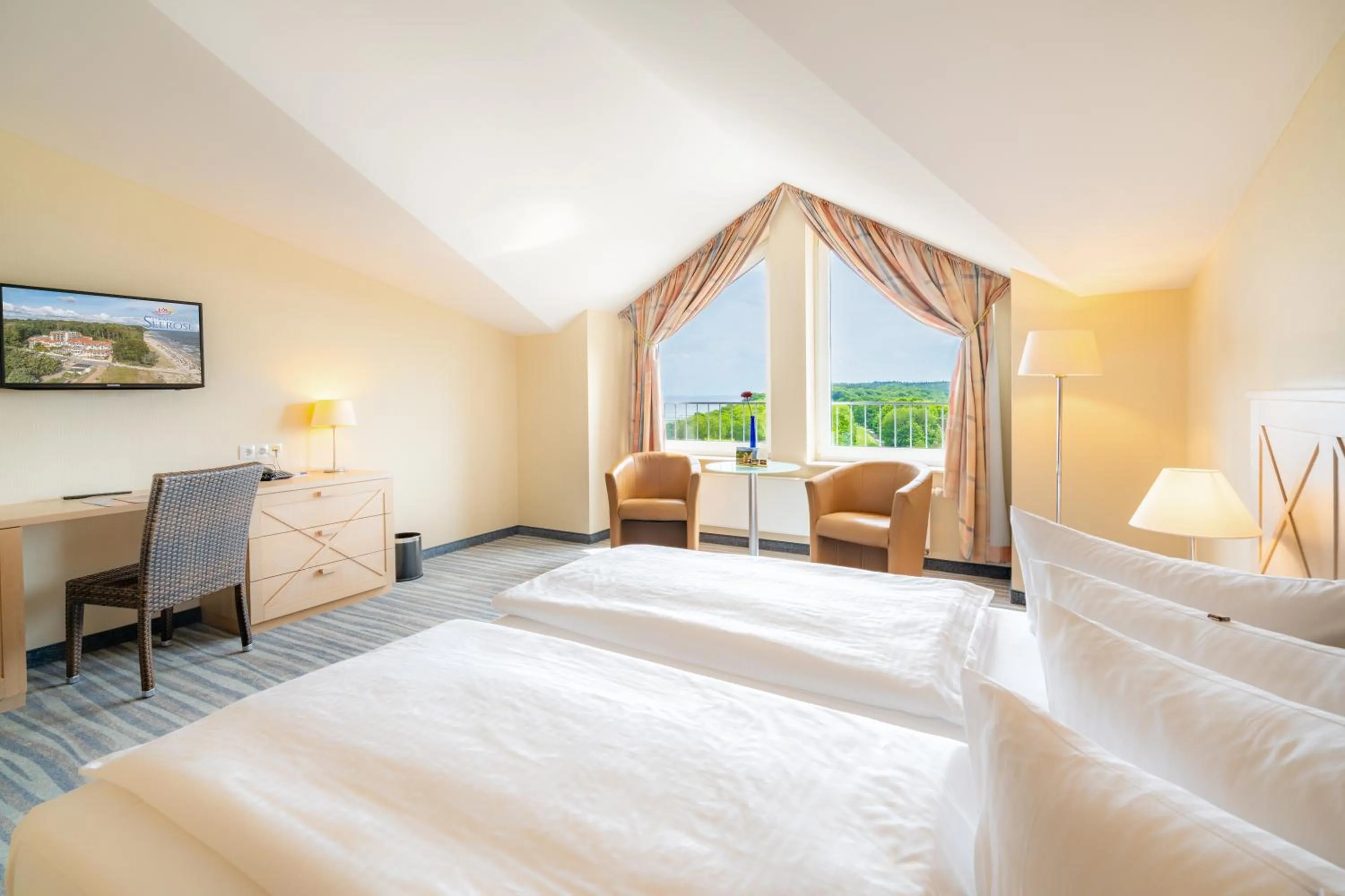 Bed in Strandhotel Seerose