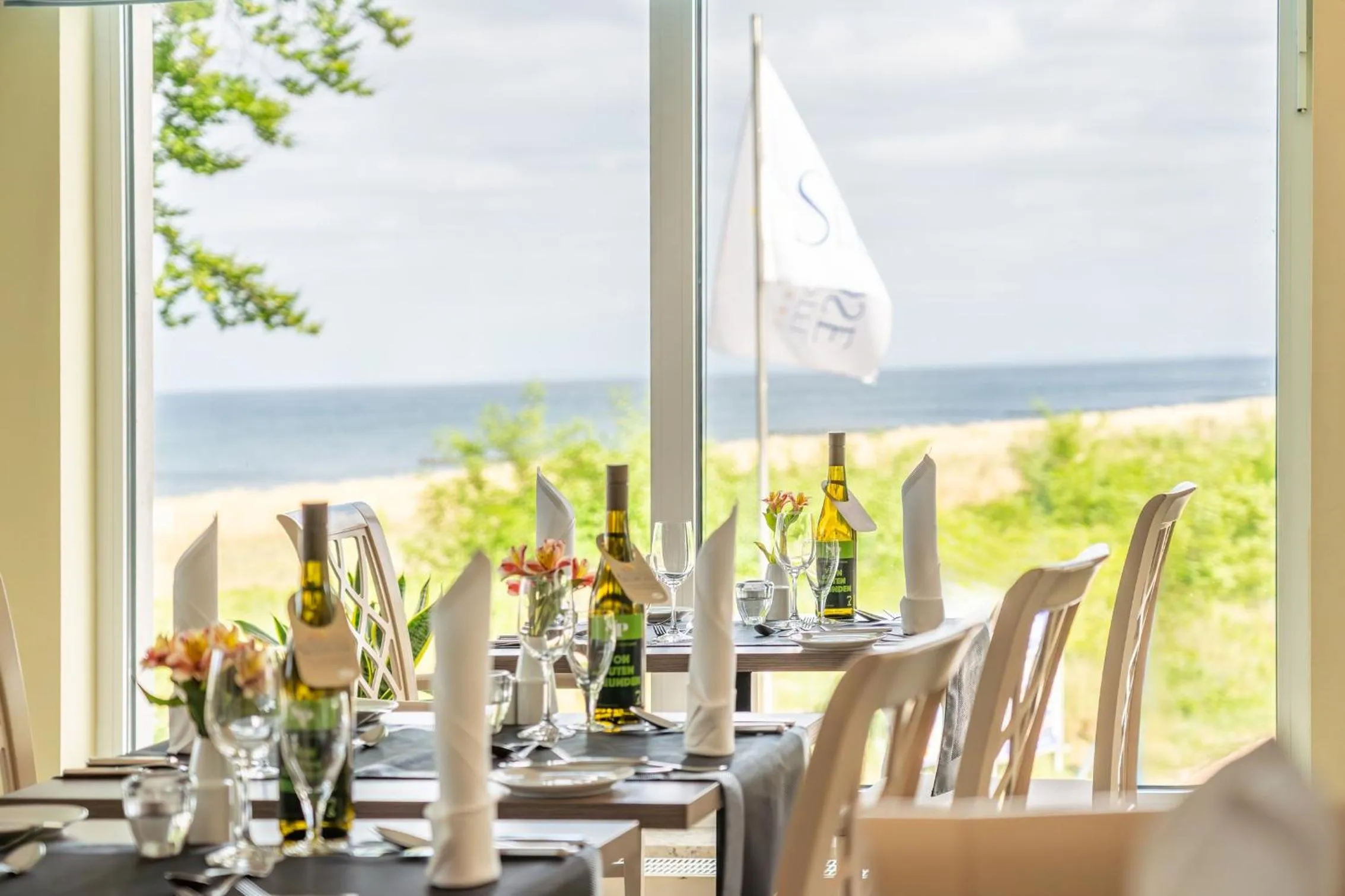 Restaurant/places to eat in Strandhotel Seerose