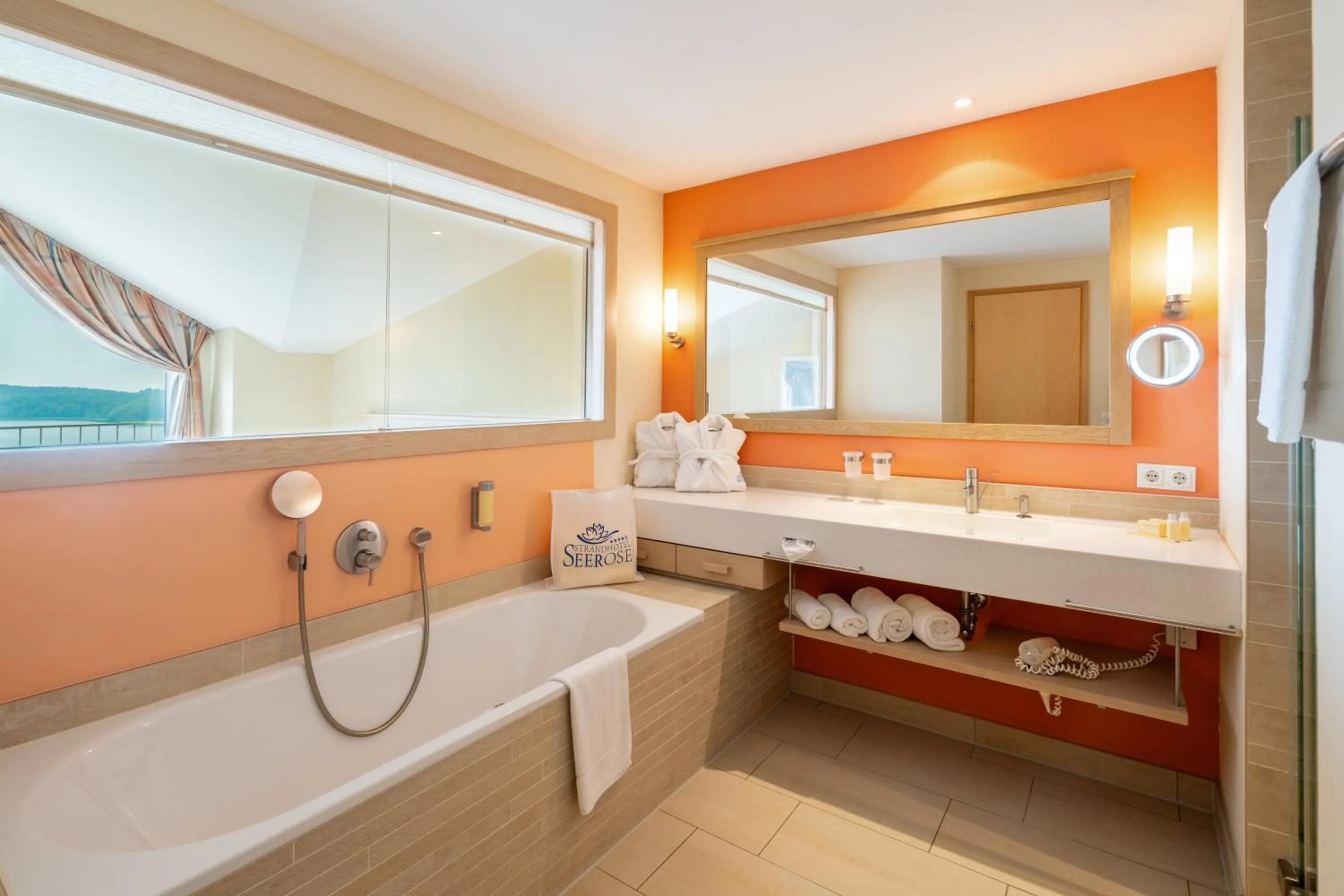 Shower in Strandhotel Seerose