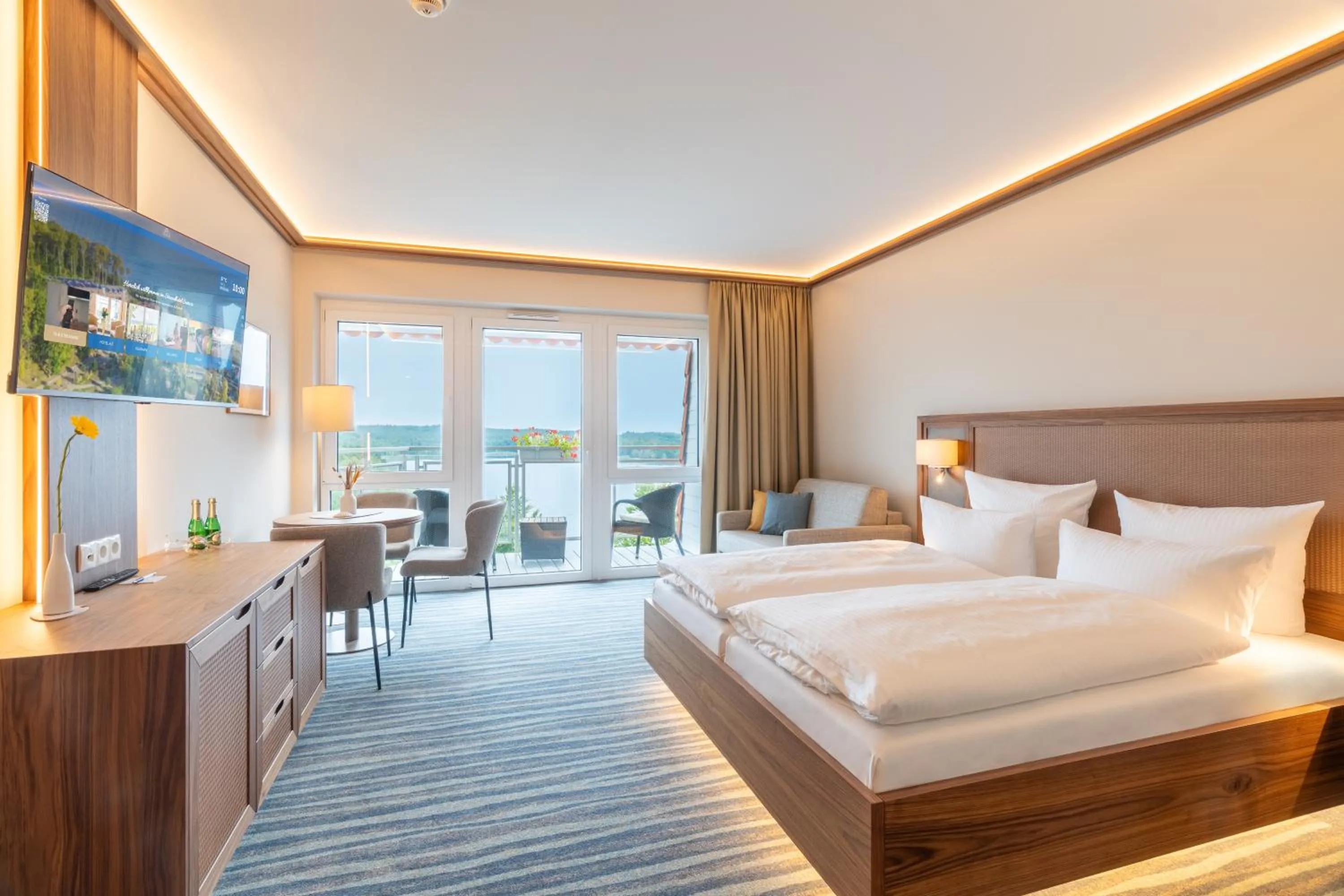 Photo of the whole room, Bed in Strandhotel Seerose