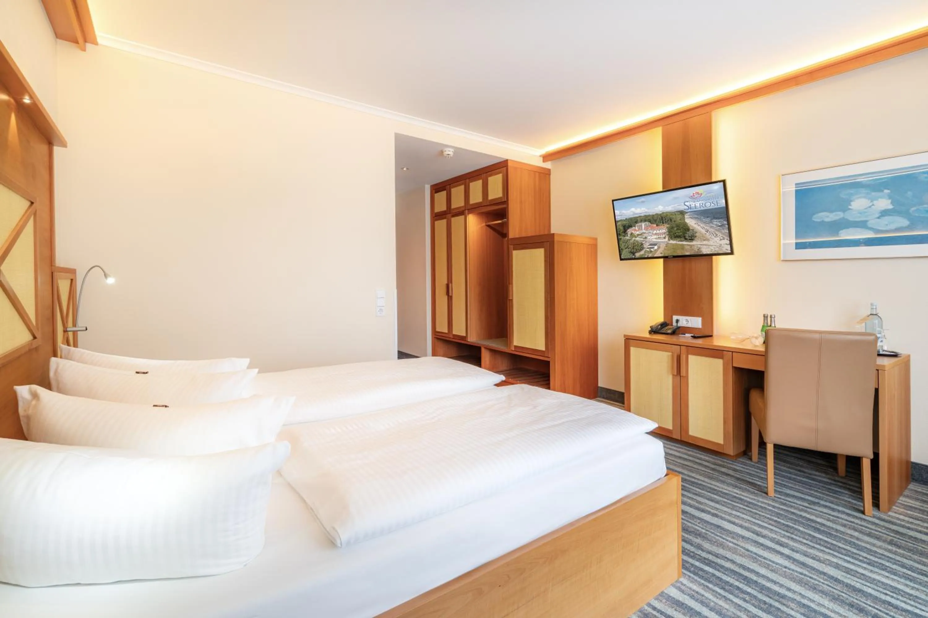 Bed in Strandhotel Seerose