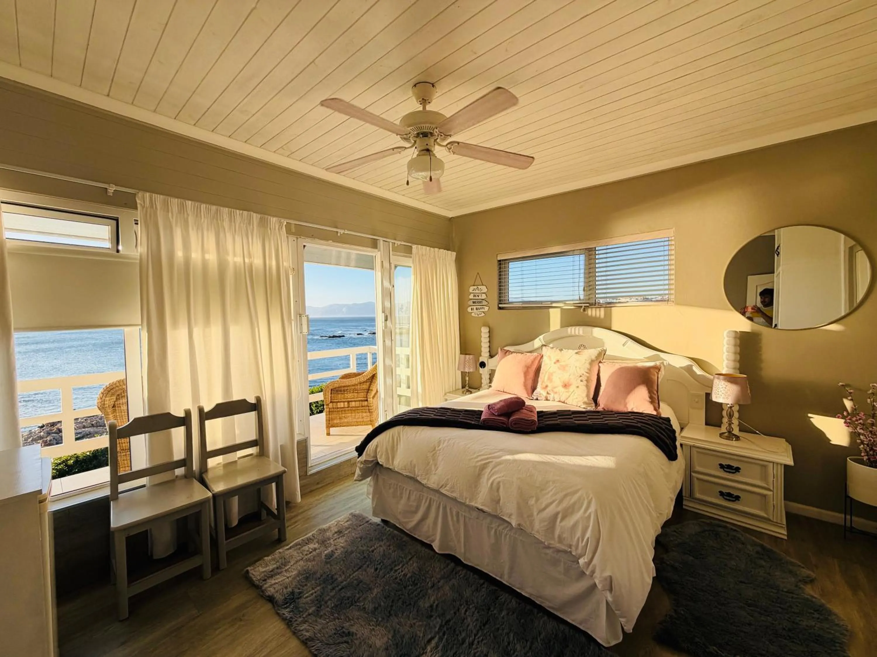 Deluxe Room in On the Rocks Bed & Breakfast
