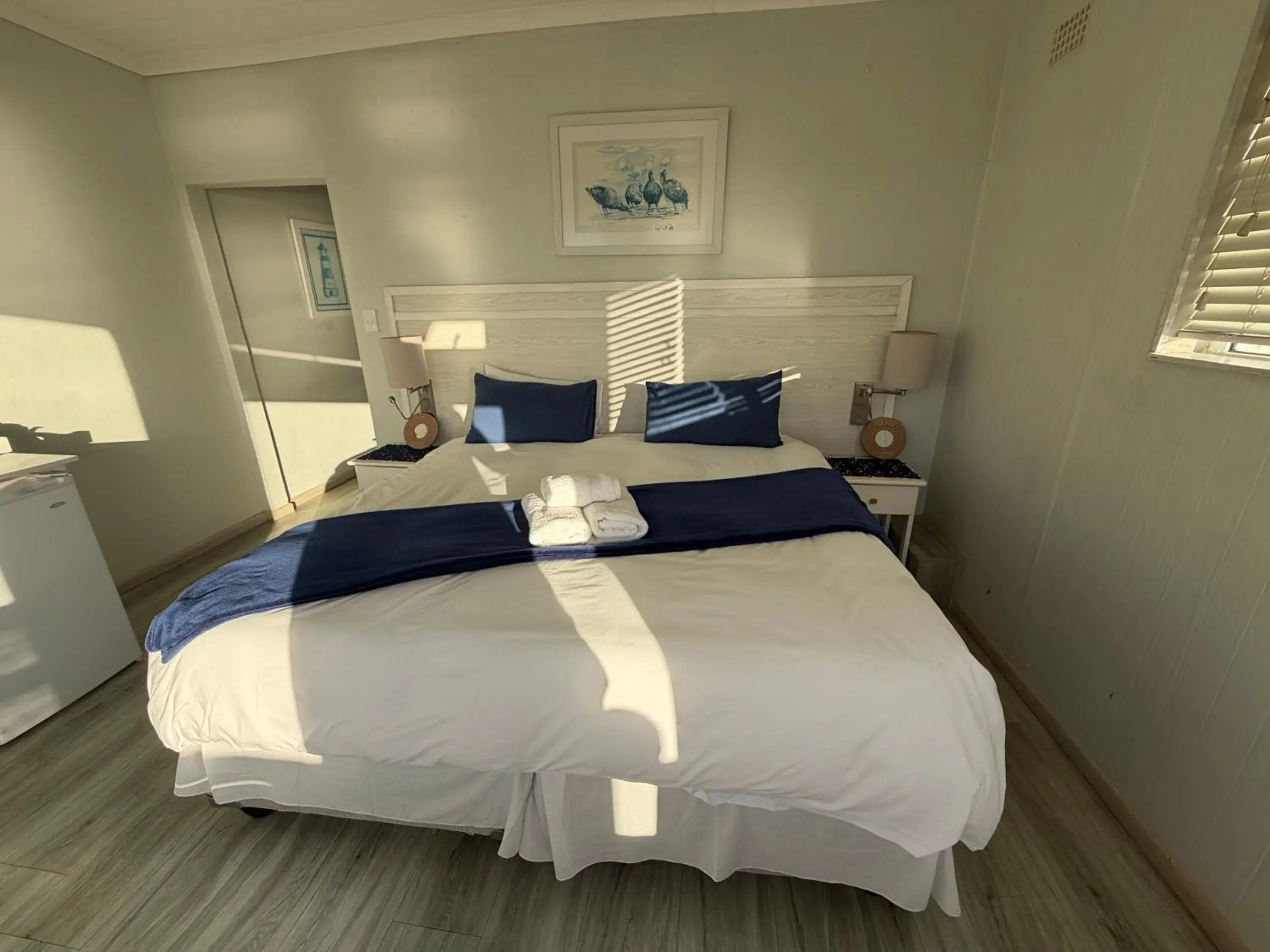 Deluxe Double Room with Sea View in On the Rocks Bed & Breakfast Deluxe Double Room with Sea View in On the Rocks Bed & Breakfast