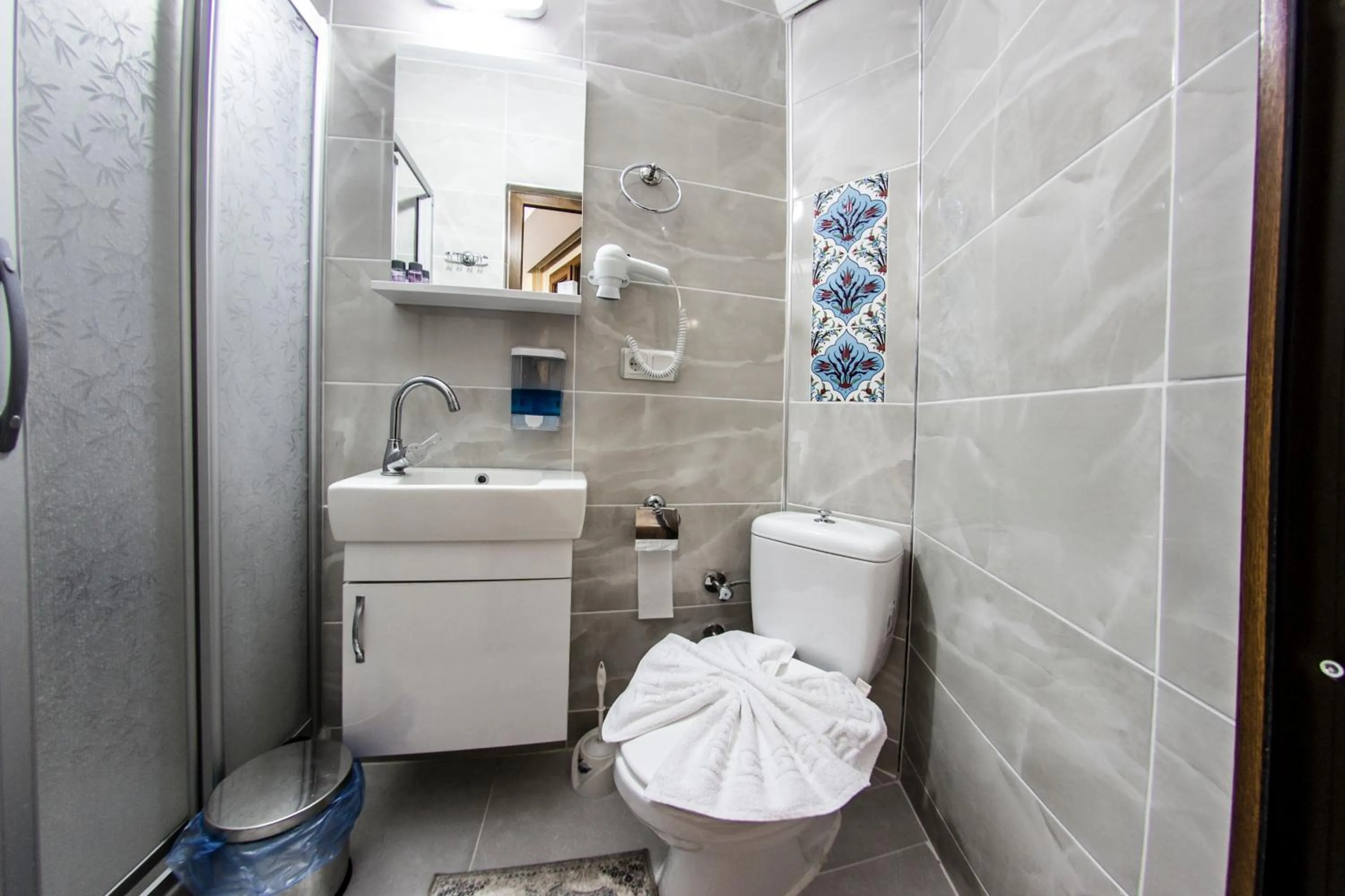 Shower in Ephesus Palace