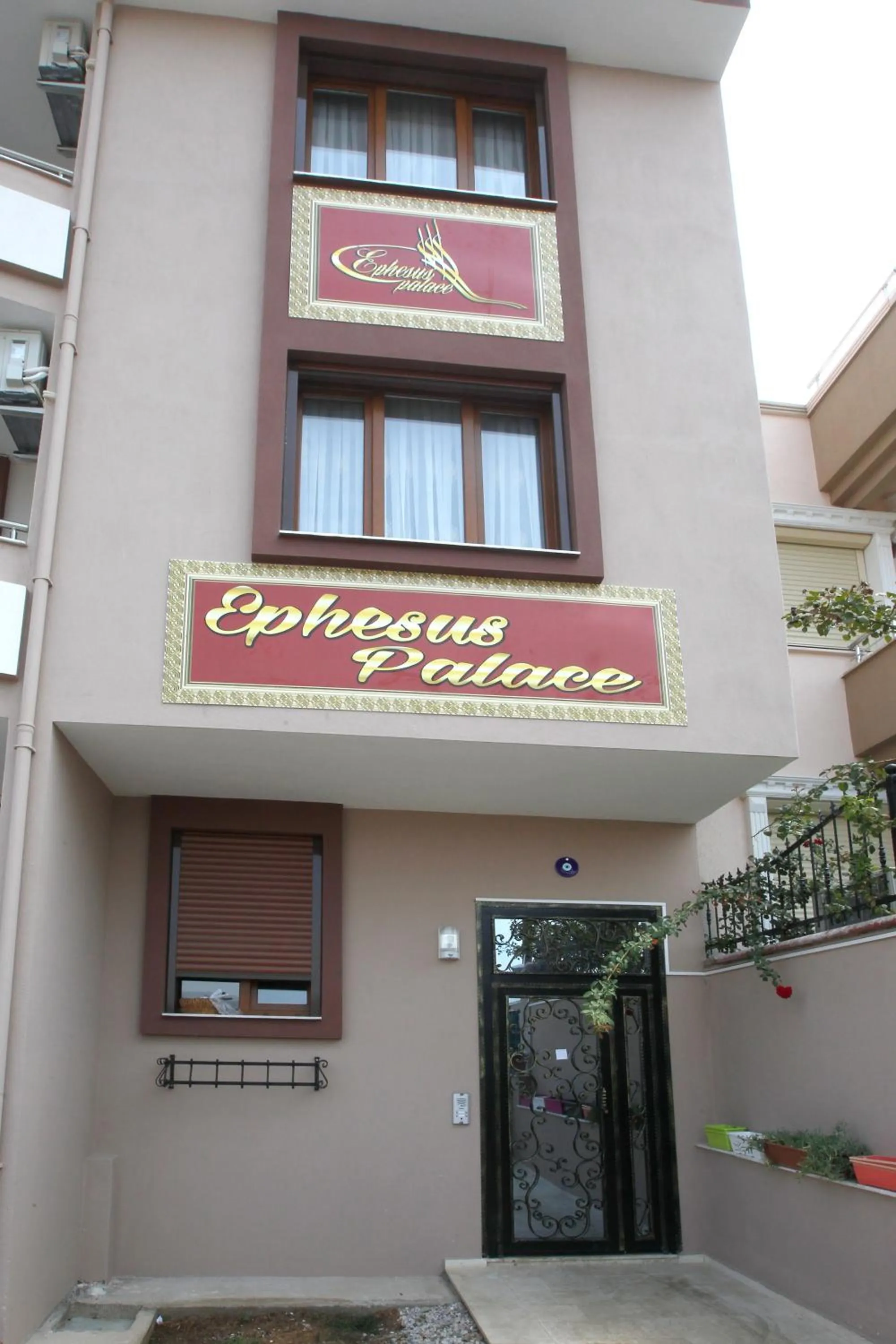 Garden in Ephesus Palace