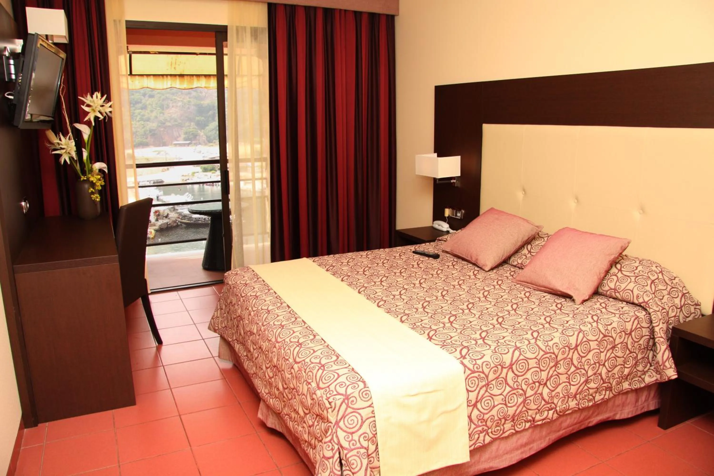 Day, Bed in Hôtel & Restaurant Le Belvédère