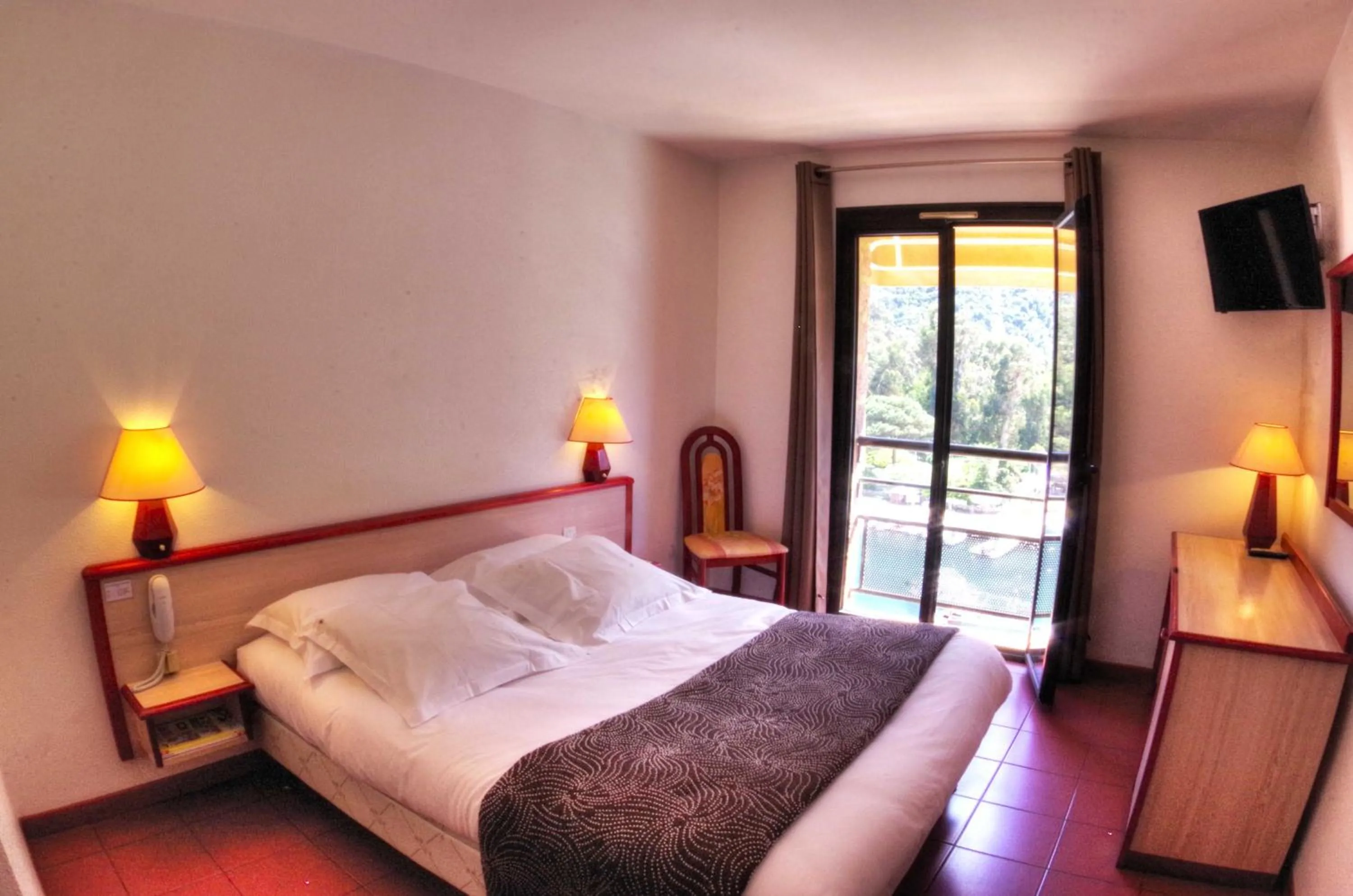 Photo of the whole room, Bed in Hôtel & Restaurant Le Belvédère